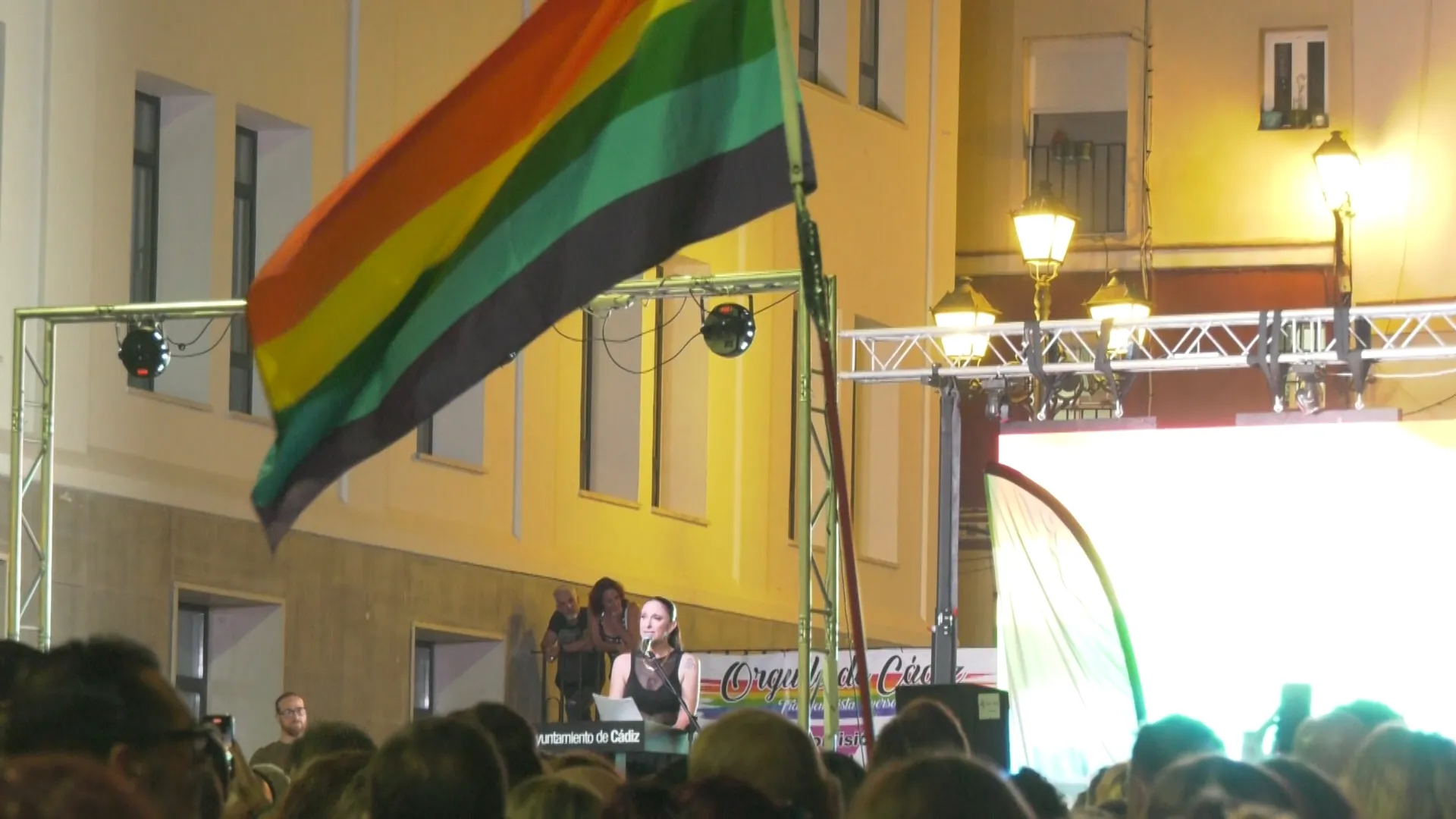 Pregón de María Peláe en la plaza de la Catedral. ...