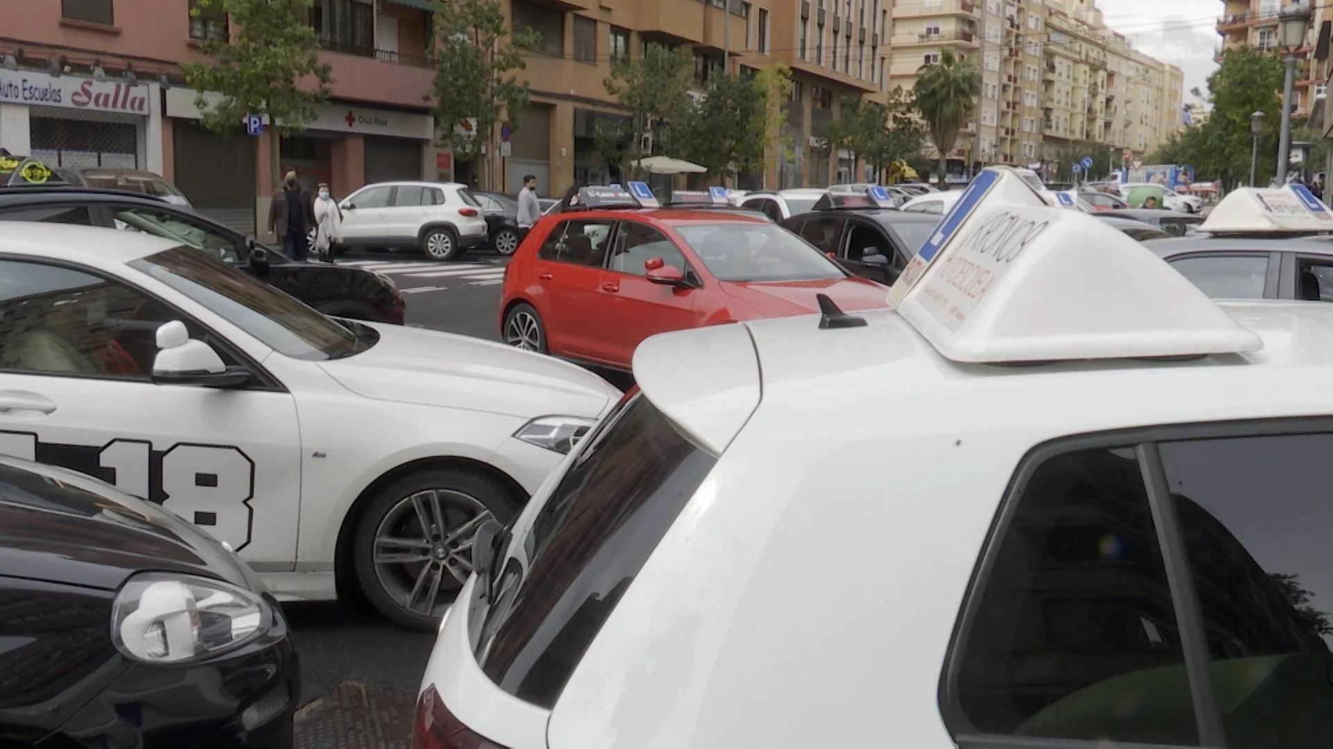 Los vehículos de las autoescuelas se manifiestan en la calles en una imagen de archivo Los vehículos de las autoescuelas se manifiestan en la calles en una imagen de archivo