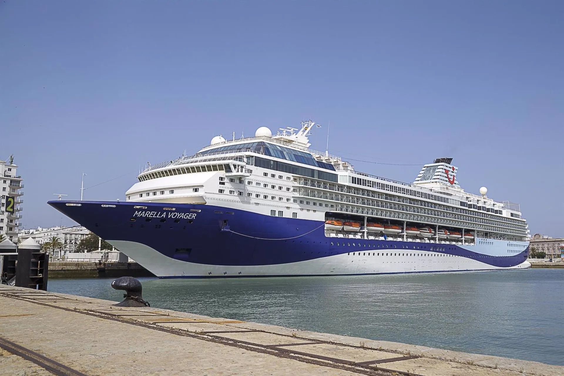 Un navio de pasajeros en el muelle gaditano en una imagen de archivo Un navio de pasajeros en el muelle gaditano en una imagen de archivo