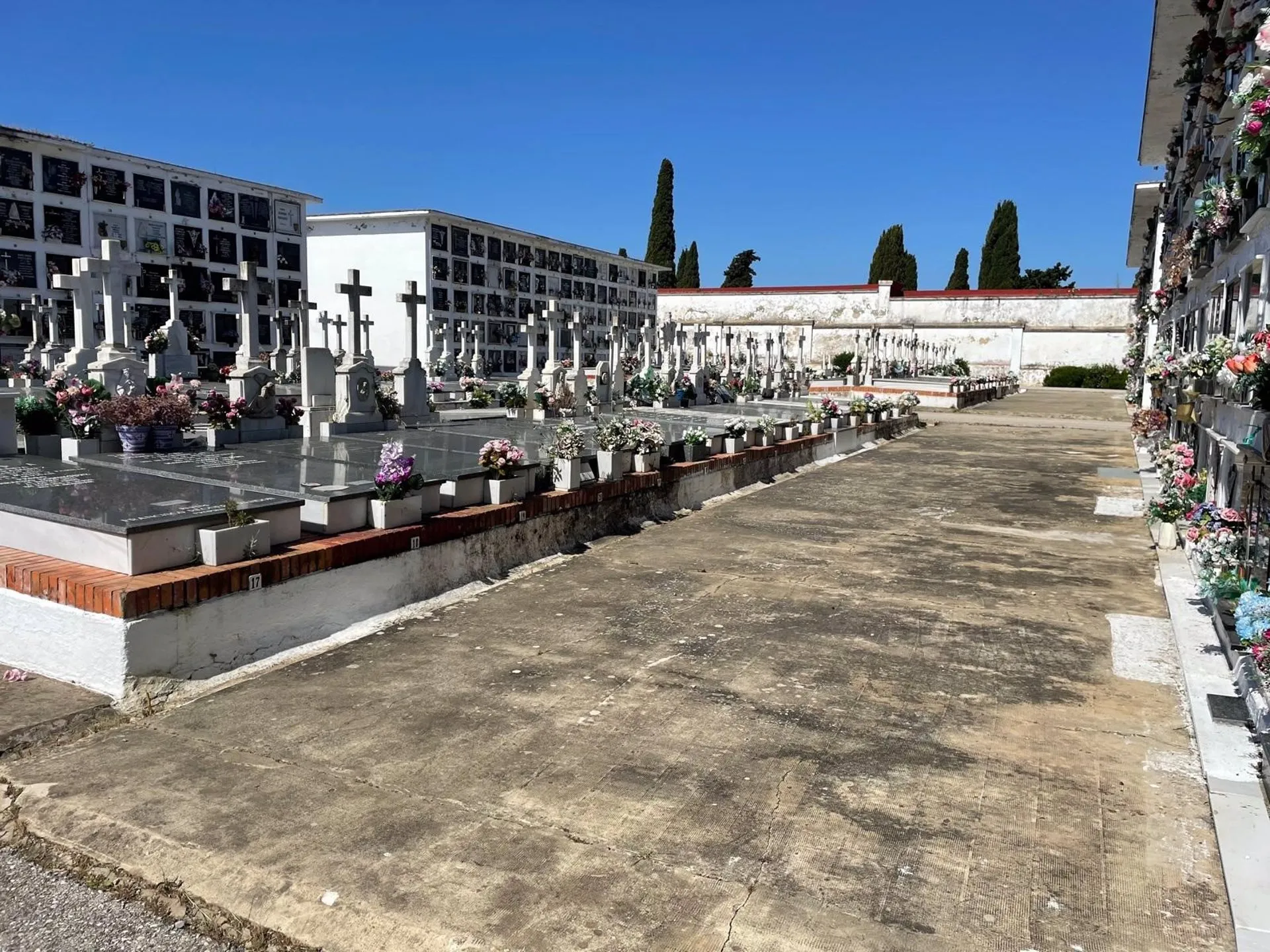 Imagen del interior del cementerio de Jerez de la Frontera Imagen del interior del cementerio de Jerez de la Frontera