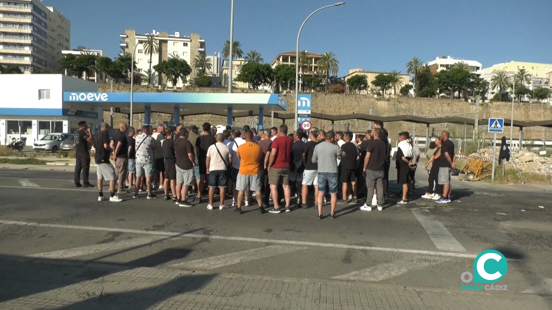 Concentración de los trabajadores del sector del metal en Cádiz en la mañana de este jueves. Concentración de los trabajadores del sector del metal en Cádiz en la mañana de este jueves.