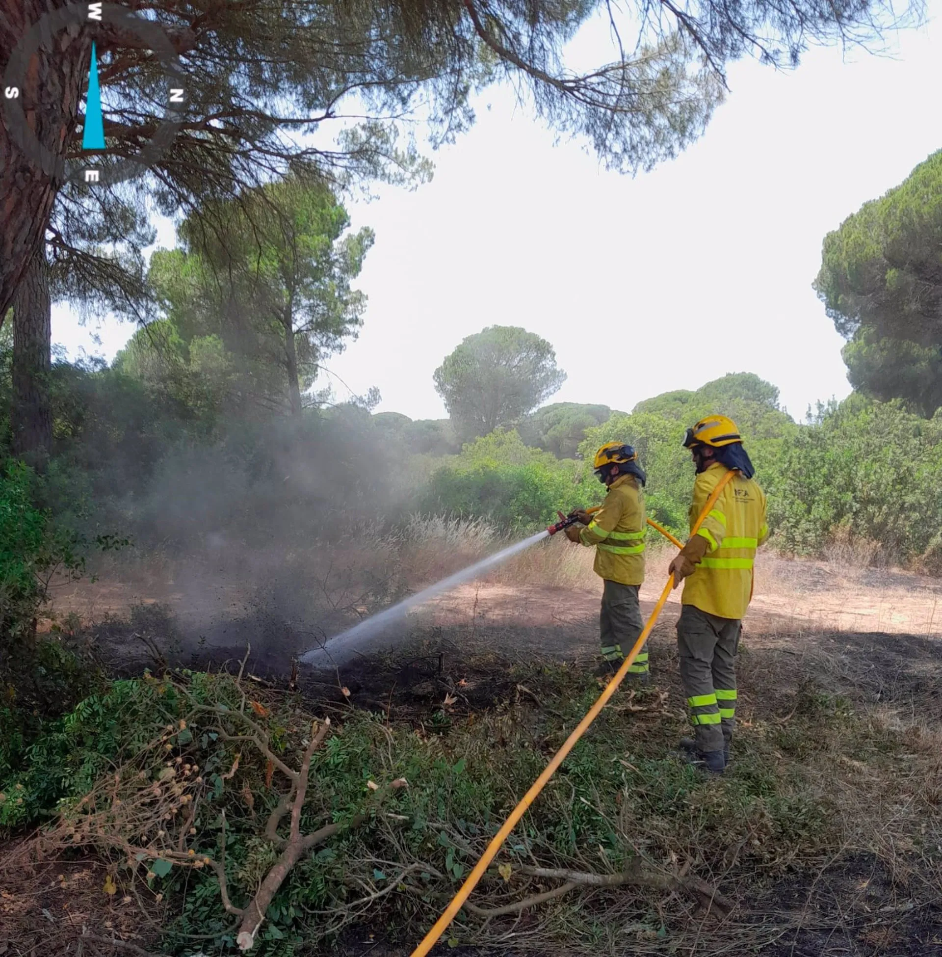 Efectivos del Plan Infoca actuando en el incendio declarado en Puerto Real el lunes 9 de junio. Efectivos del Plan Infoca actuando en el incendio declarado en Puerto Real el lunes 9 de junio.