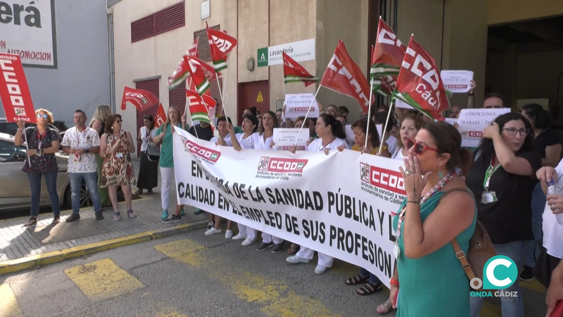 Protesta de la plantilla de la lavandería del Puerta del Mar en su lugar de trabajo. Protesta de la plantilla de la lavandería del Puerta del Mar en su lugar de trabajo.