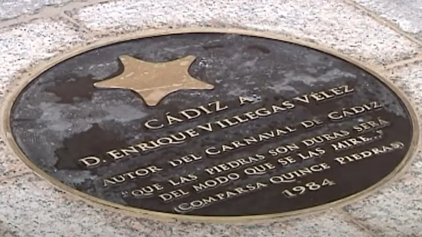 Placa en honor a el autor de carnaval Enrique Villegas. El Ayuntamiento saca a licitación las cuatro nuevas placas en bronce para el Paseo de la Fama del Carnaval.