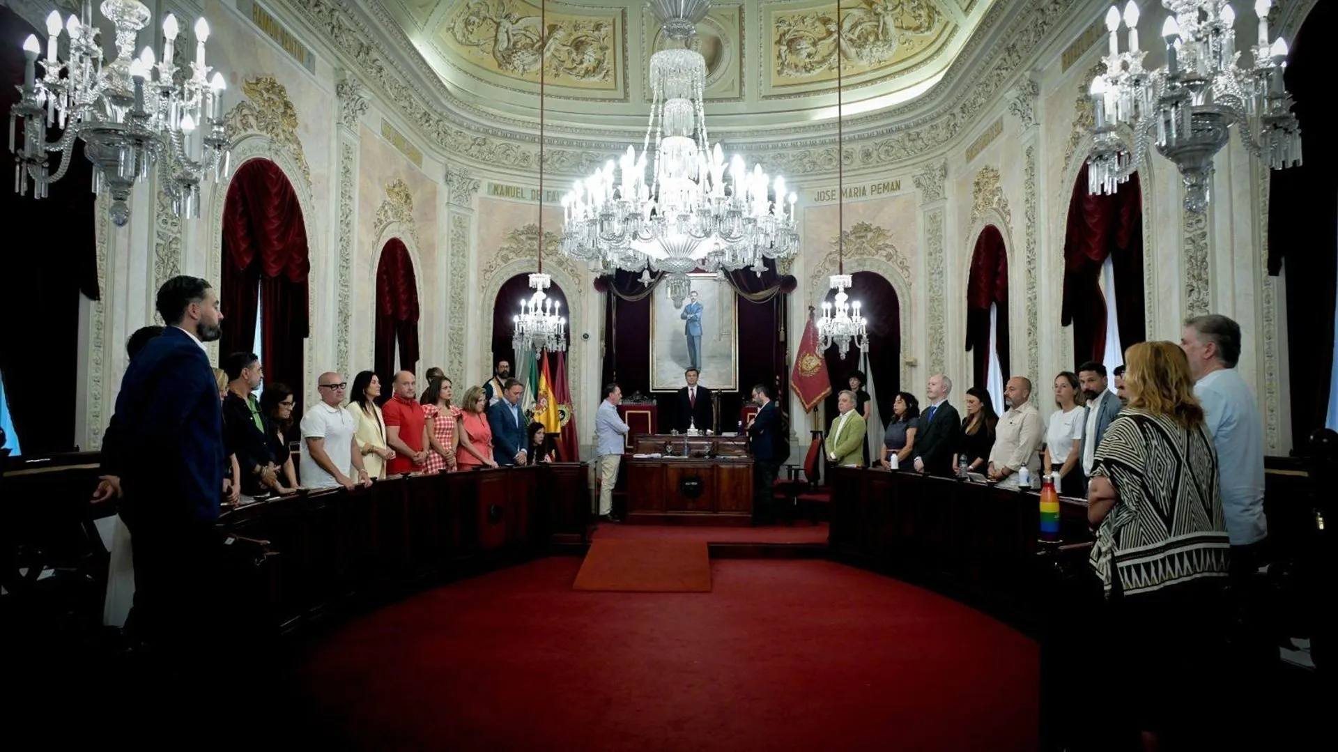 Minuto de silencio antes de comenzar este jueves la sesión plenaria en el Ayuntamiento de Cádiz Minuto de silencio antes de comenzar este jueves la sesión plenaria en el Ayuntamiento de Cádiz