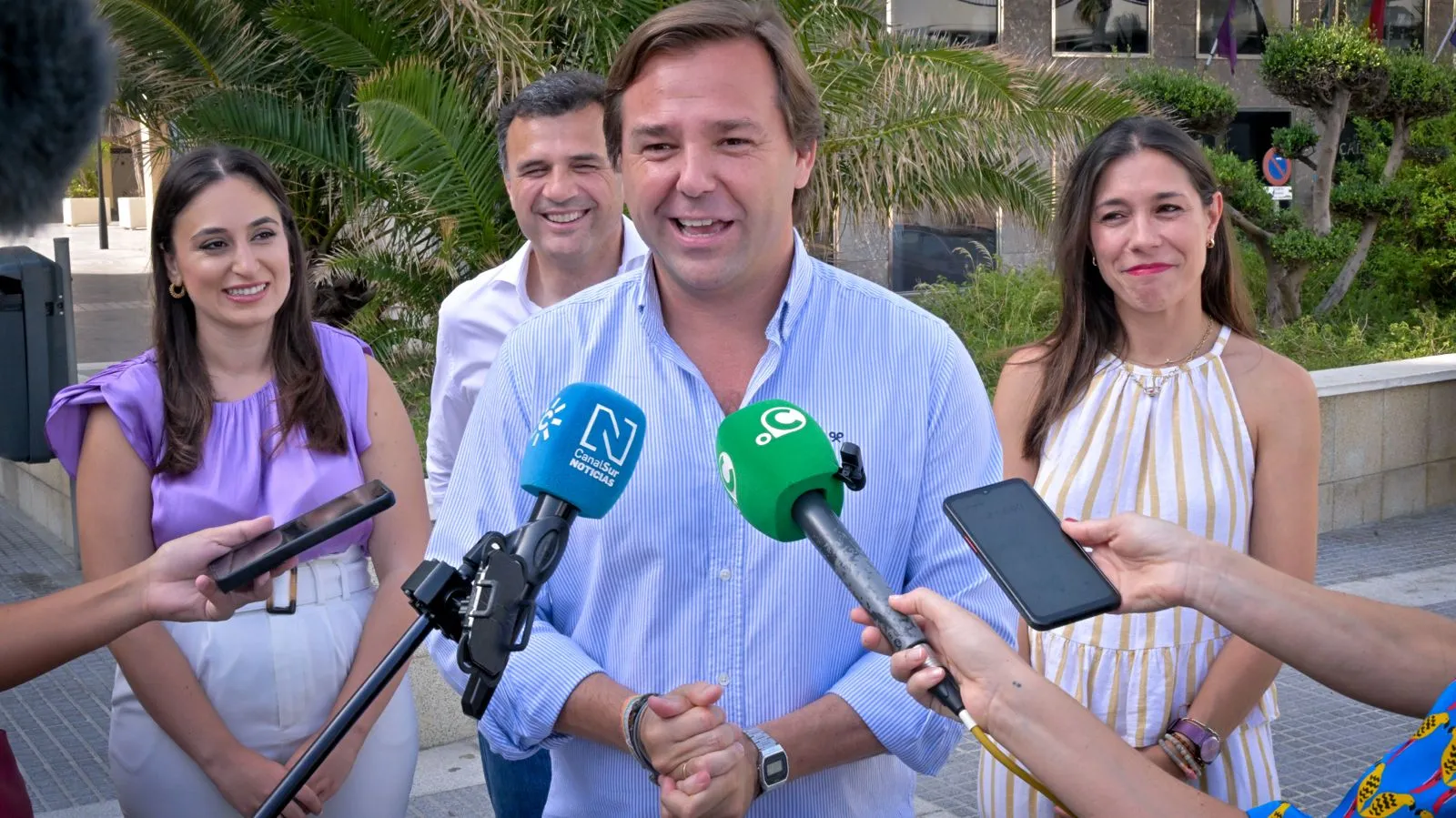 El secretario general del Partido Popular de Andalucía durante la atención a medios. El secretario general del Partido Popular de Andalucía durante la atención a medios.