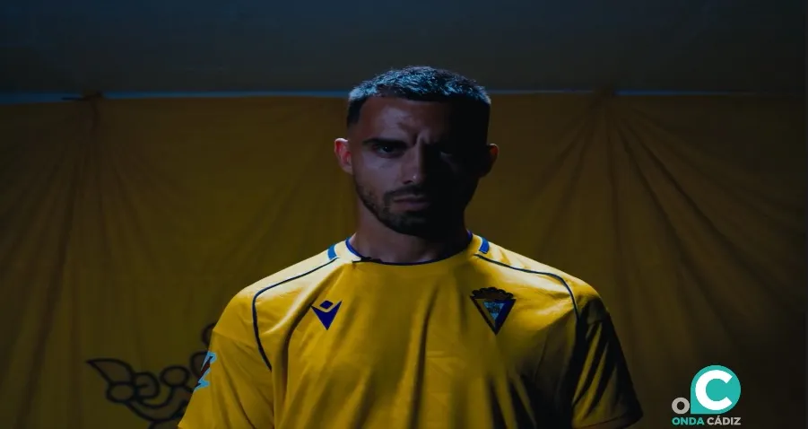 El jugador cumple su ilusión de vestir de amarillo El jugador cumple su ilusión de vestir de amarillo