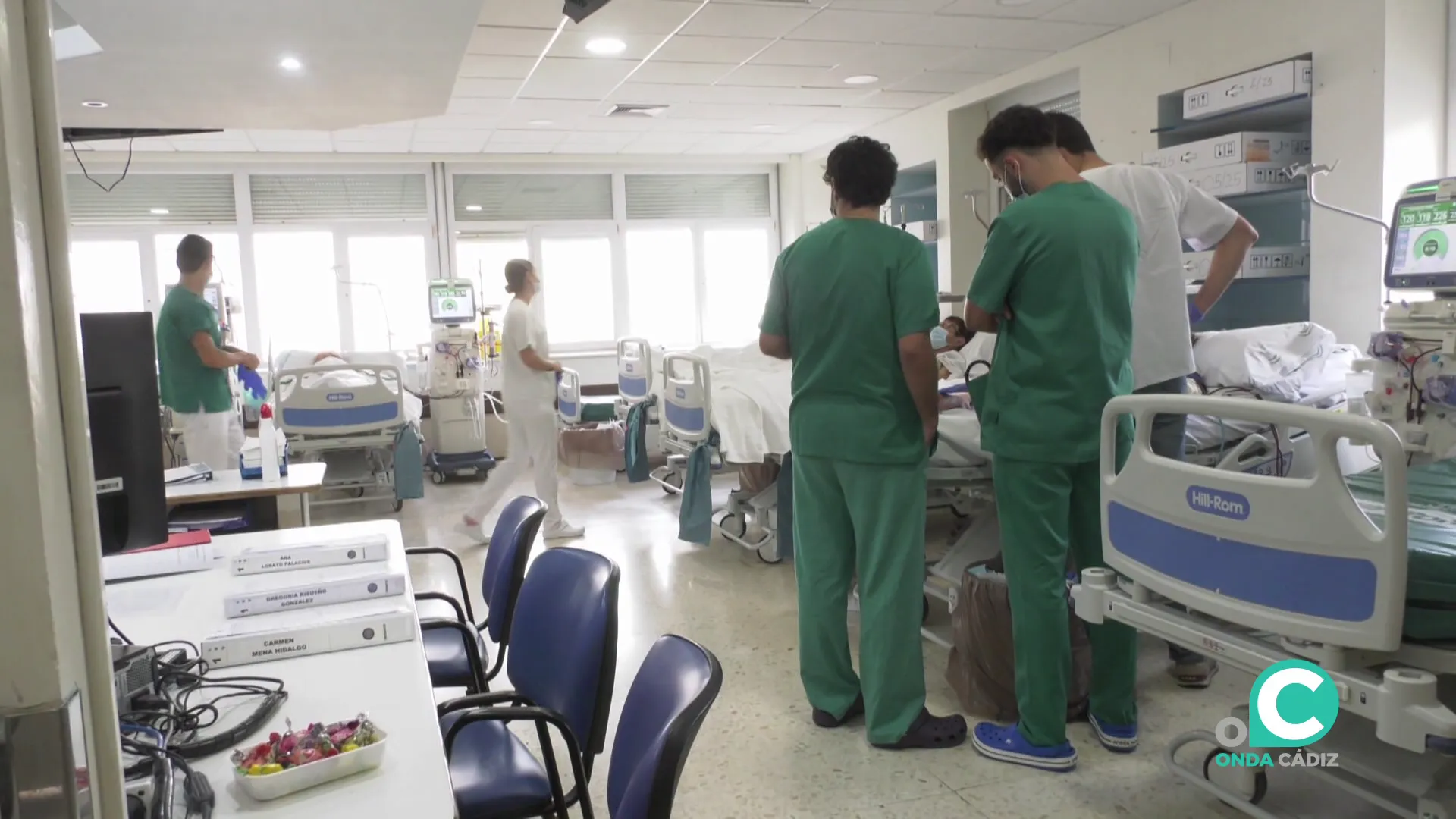 Profesionales sanitarios en un hospital en una imagen de archivo Profesionales sanitarios en un hospital en una imagen de archivo