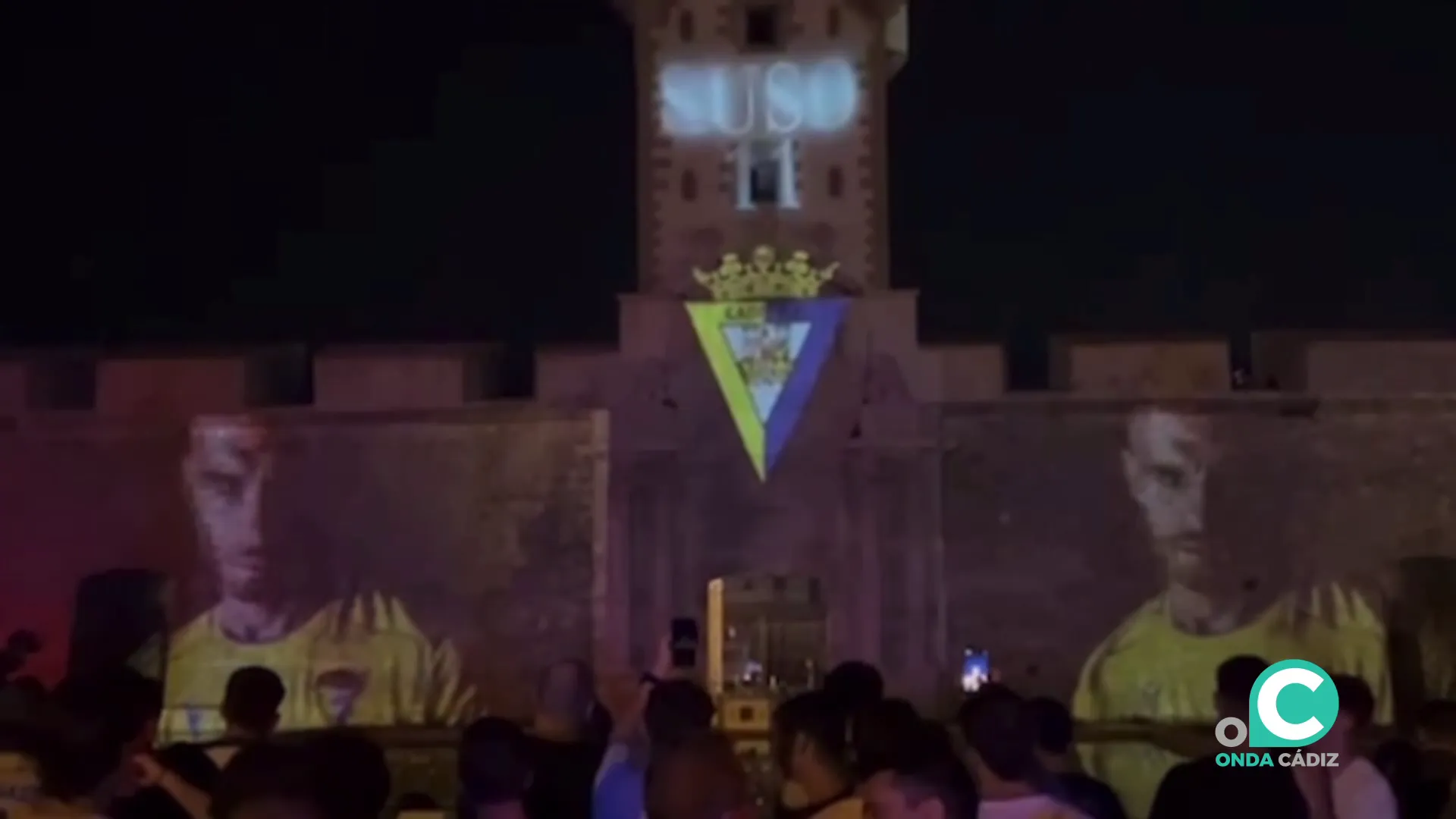 Muchos aficionados se acercaron al singular espectáculo en el patrimonial espacio de la capital gaditanana Muchos aficionados se acercaron al singular espectáculo en el patrimonial espacio de la capital gaditanana