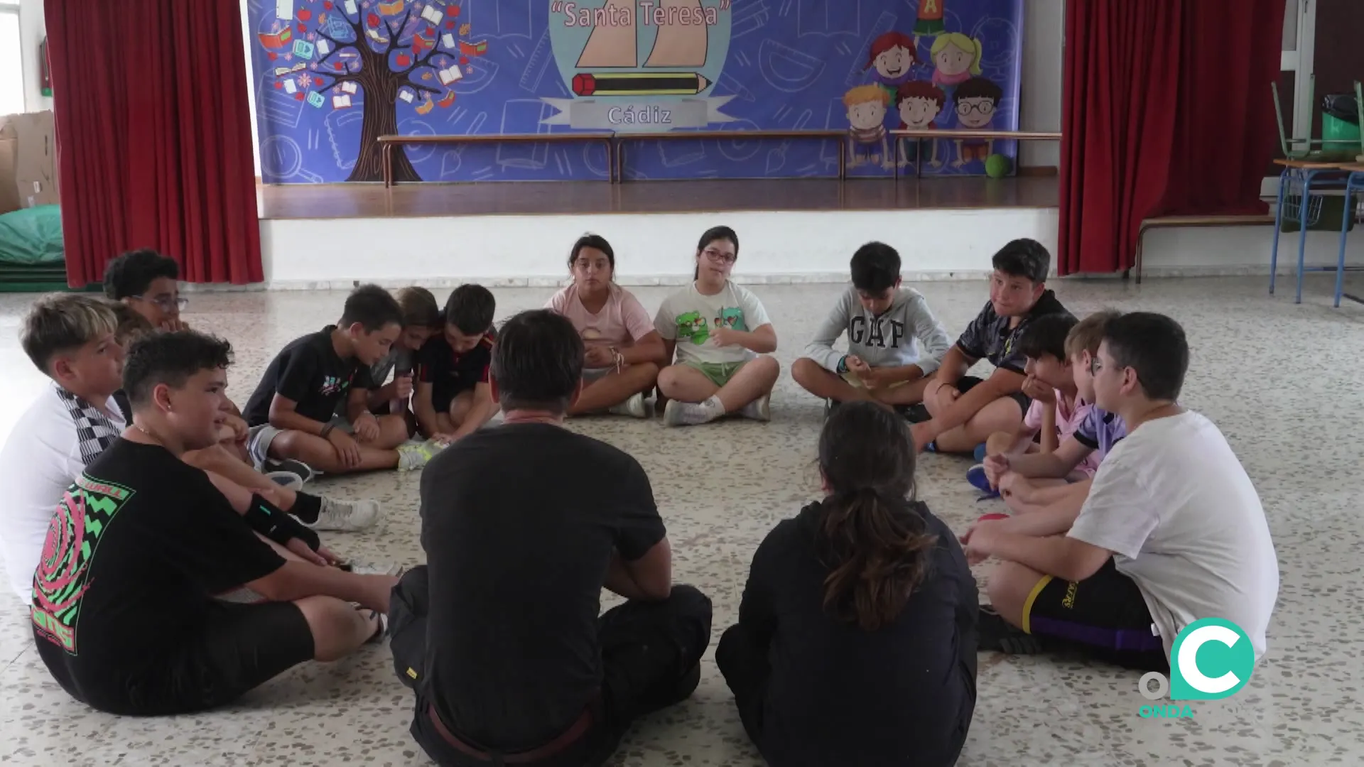 El programa danza en la escuela acerca la pedagogía al arte a través de la performance. El programa danza en la escuela acerca la pedagogía al arte a través de la performance.