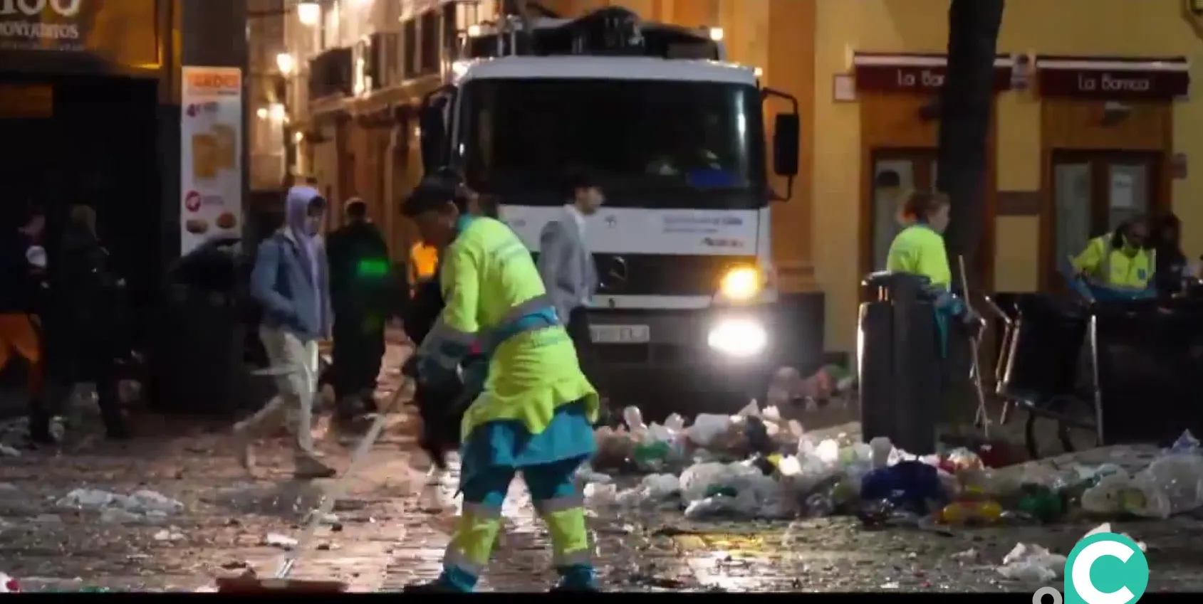 Operaria durante su jornada en el centro de la ciudad Operaria durante su jornada en el centro de la ciudad