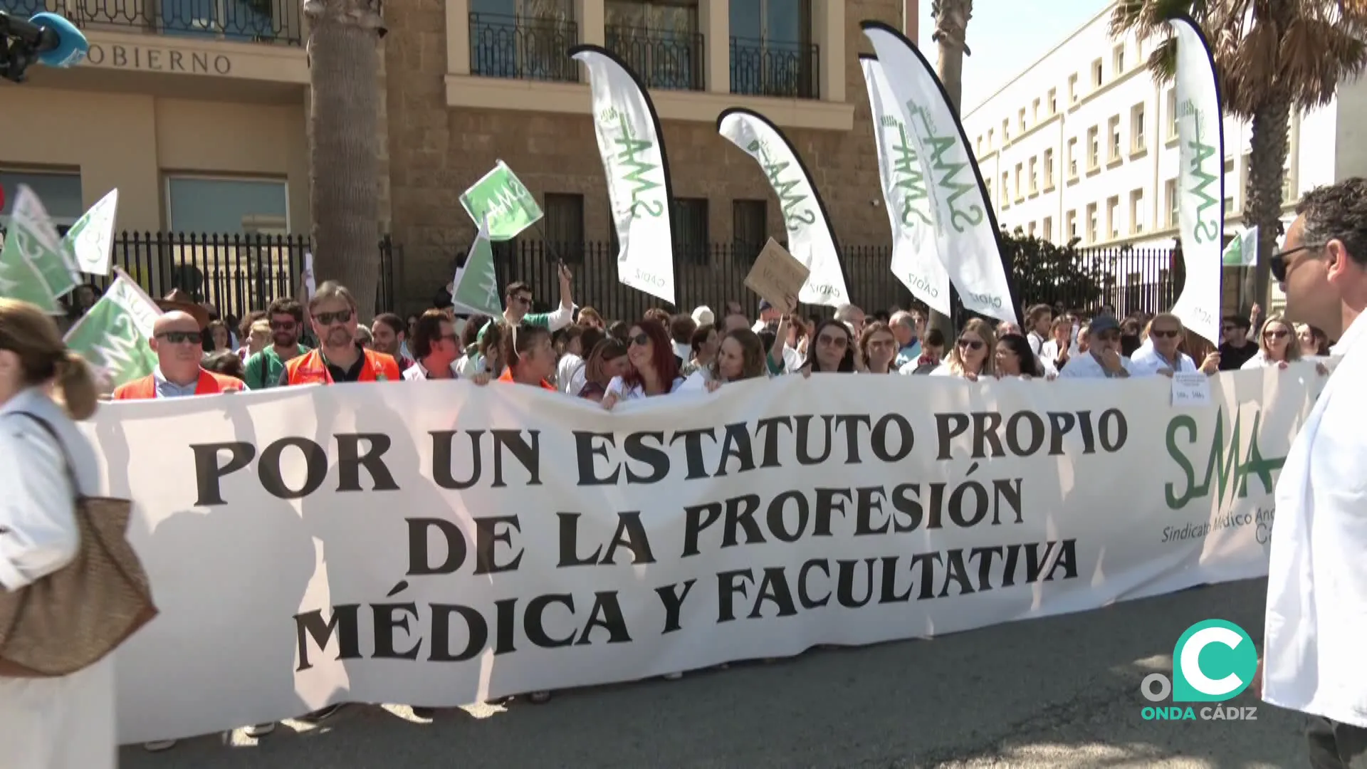 Un momento de la protesta este viernes ante la subdelegación de gobierno Un momento de la protesta este viernes ante la subdelegación de gobierno