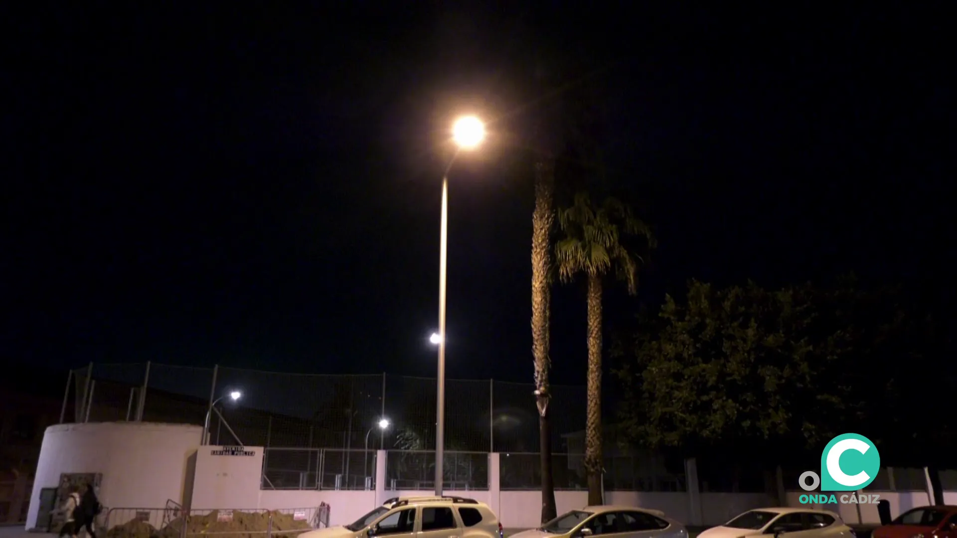 Imagen nocturna de una de las avenidas de la capital gaditana Imagen nocturna de una de las avenidas de la capital gaditana