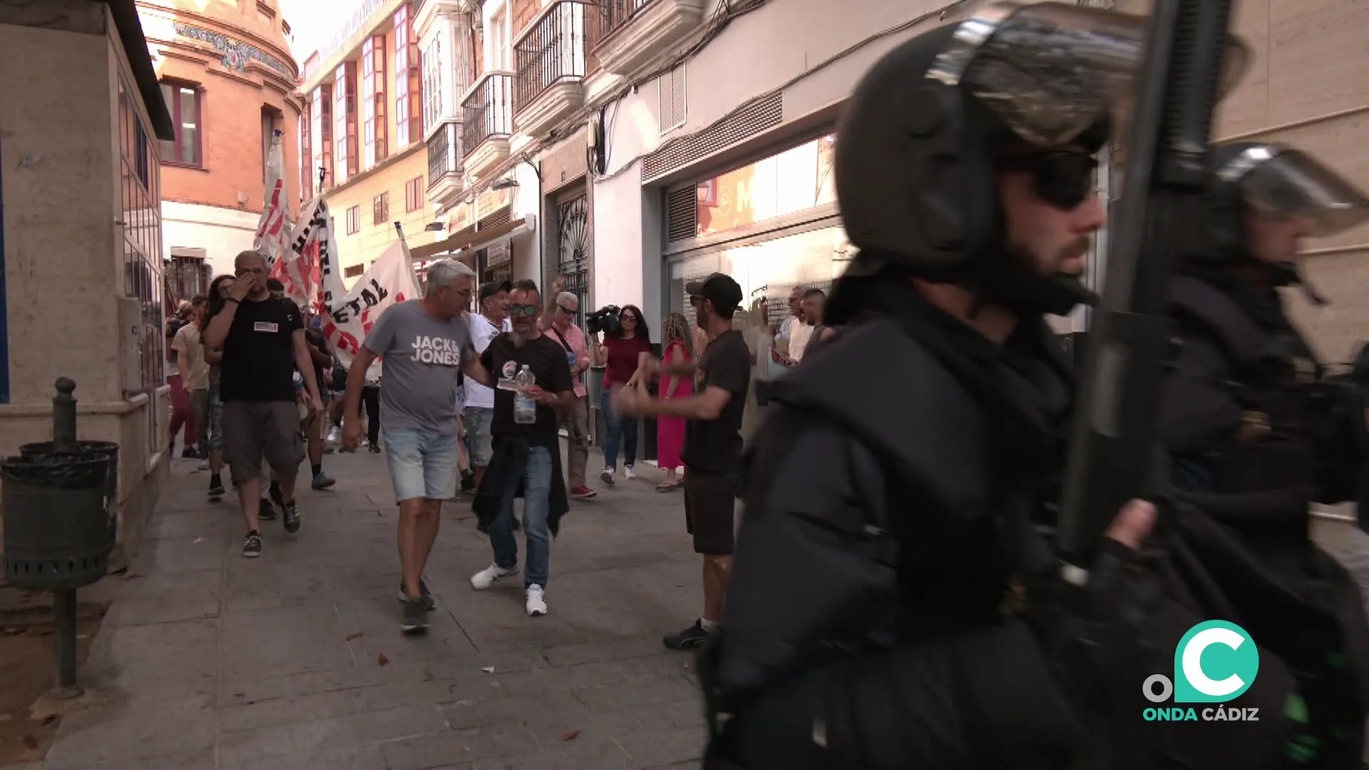 Un momento de la manifestación por el interior de la ciudad