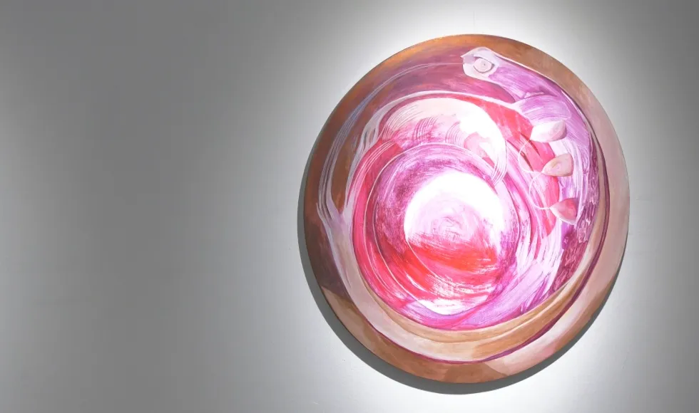 La figura de “la mujer polilla”, es una idea que amplía la lógica, abrazando la intuición y el subconsciente. Mapa Vivo vuelve con Mujeres Polilla en su segunda edición al Espacio Cultural Ancha 16.