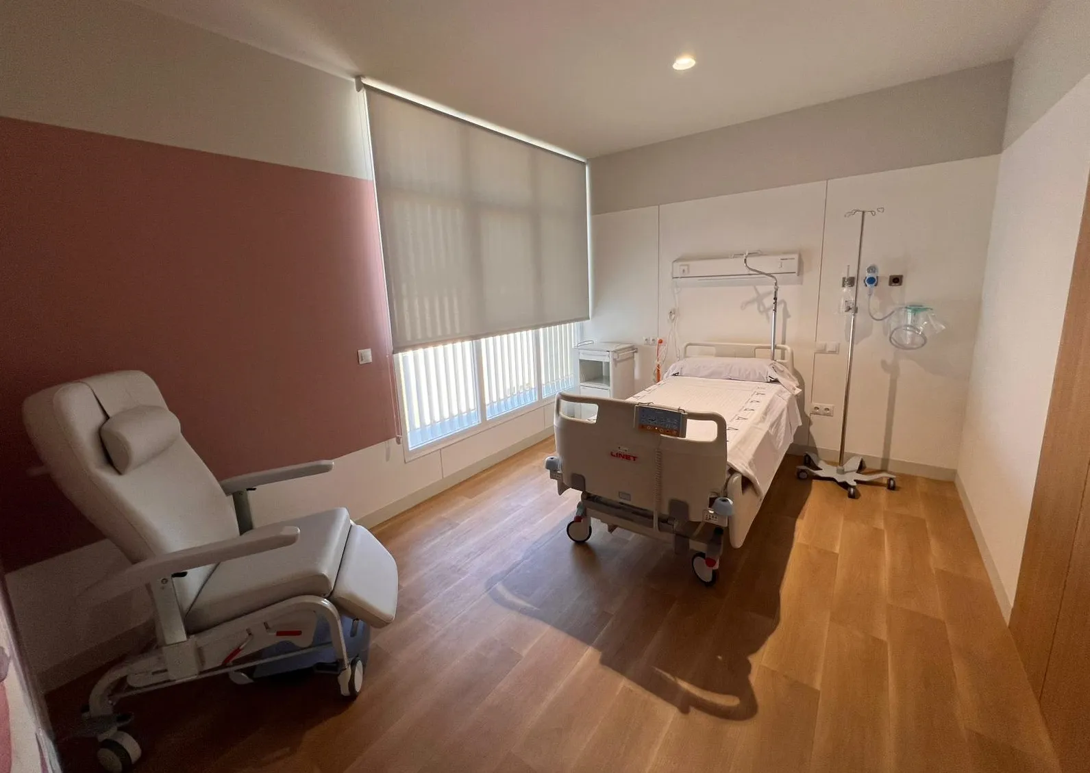 Una de las habitaciones de la nueva planta de Oncohematología y Paliativos en el hospital de Puerto Real, presentada este lunes. Una de las habitaciones de la nueva planta de Oncohematología y Paliativos en el hospital de Puerto Real, presentada este lunes.