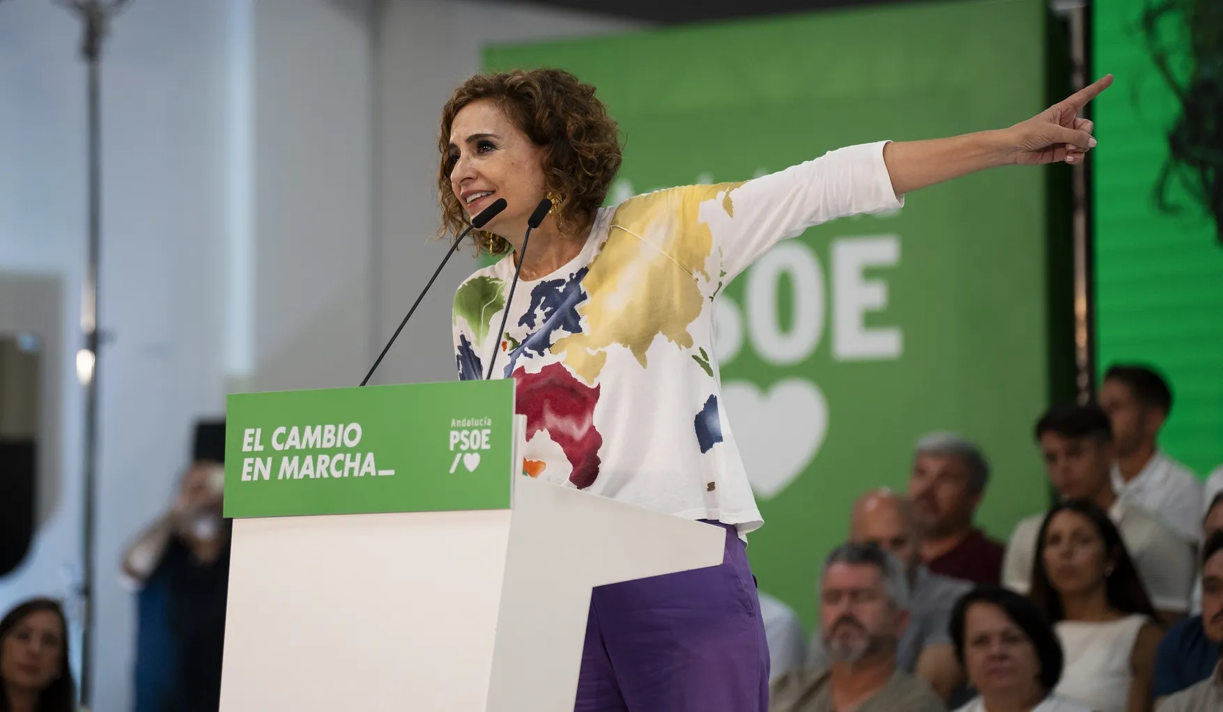 La secretaria general del PSOE-A, María Jesús Montero durante su discuros en Jerez de la Frontera. María Jesús Montero (PSOE) confía en las mujeres andaluzas para llegar al Gobierno autonómico.