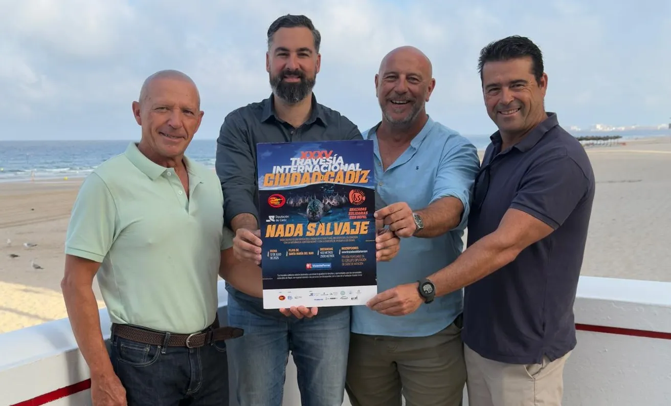 Autoridades y organizadores con el cartel de la cita Autoridades y organizadores con el cartel de la cita