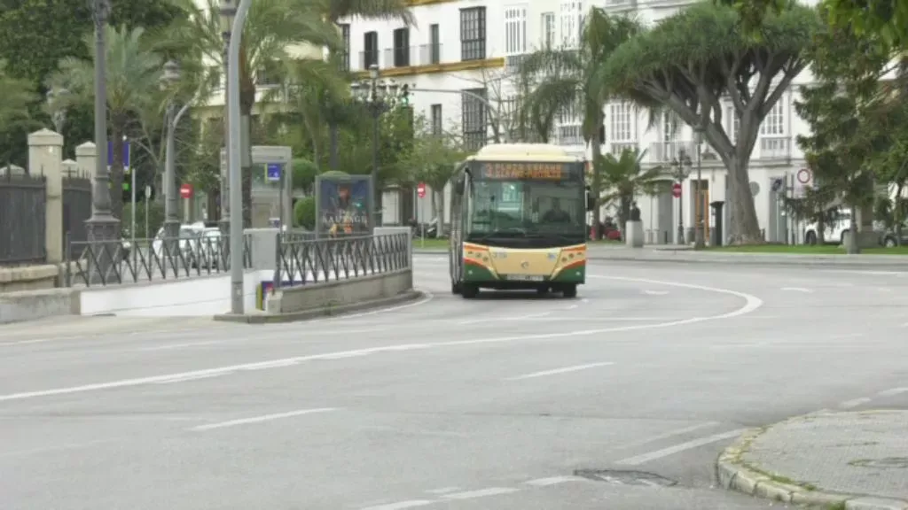 La Zancada denuncia la situación actual de la flota de autobuses en Cádiz. La Zancada denuncia la situación actual de la flota de autobuses en Cádiz.