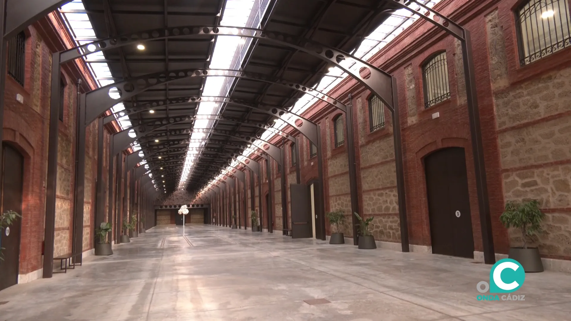 Acceso a las instalaciones de los antiguos depósitos de tabacalera ya reformado. Acceso a las instalaciones de los antiguos depósitos de tabacalera ya reformado.