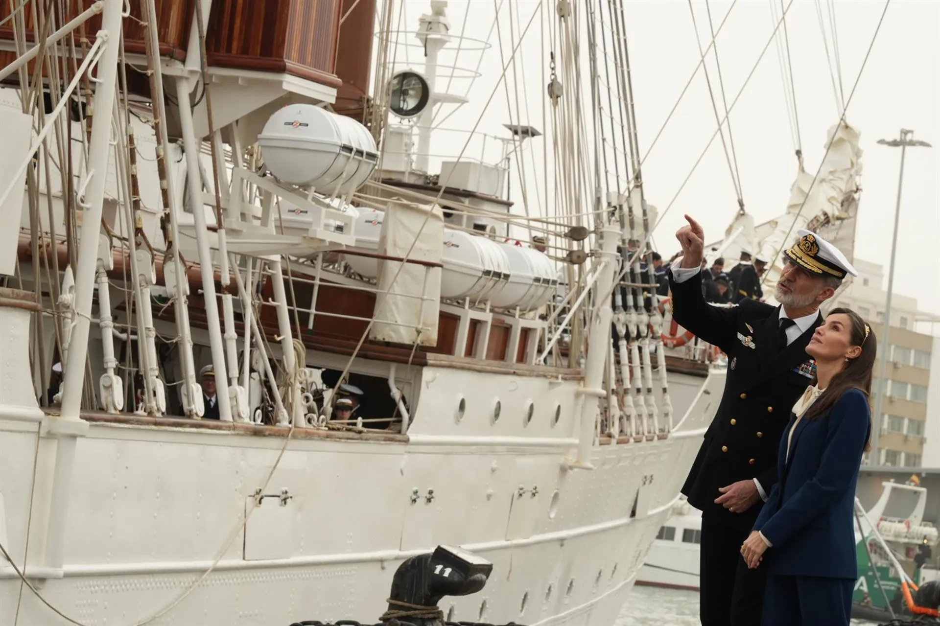 Los Reyes Felipe VI y Letizia en su última visita a Cádiz con motivo de la salida del Juan Sebastián Elcano. Los Reyes Felipe VI y Letizia en su última visita a Cádiz con motivo de la salida del Juan Sebastián Elcano.
