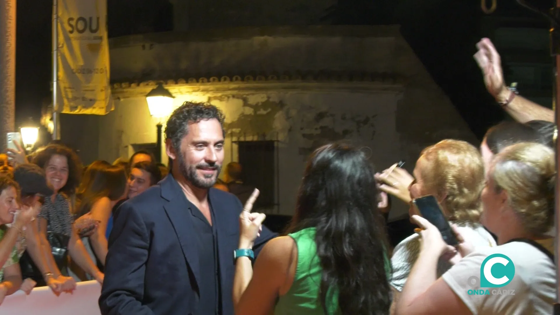 El actor Paco León habla con sus seguidores en la celebración del South International Series Festival 2025. El actor Paco León habla con sus seguidores en la celebración del South International Series Festival 2025.