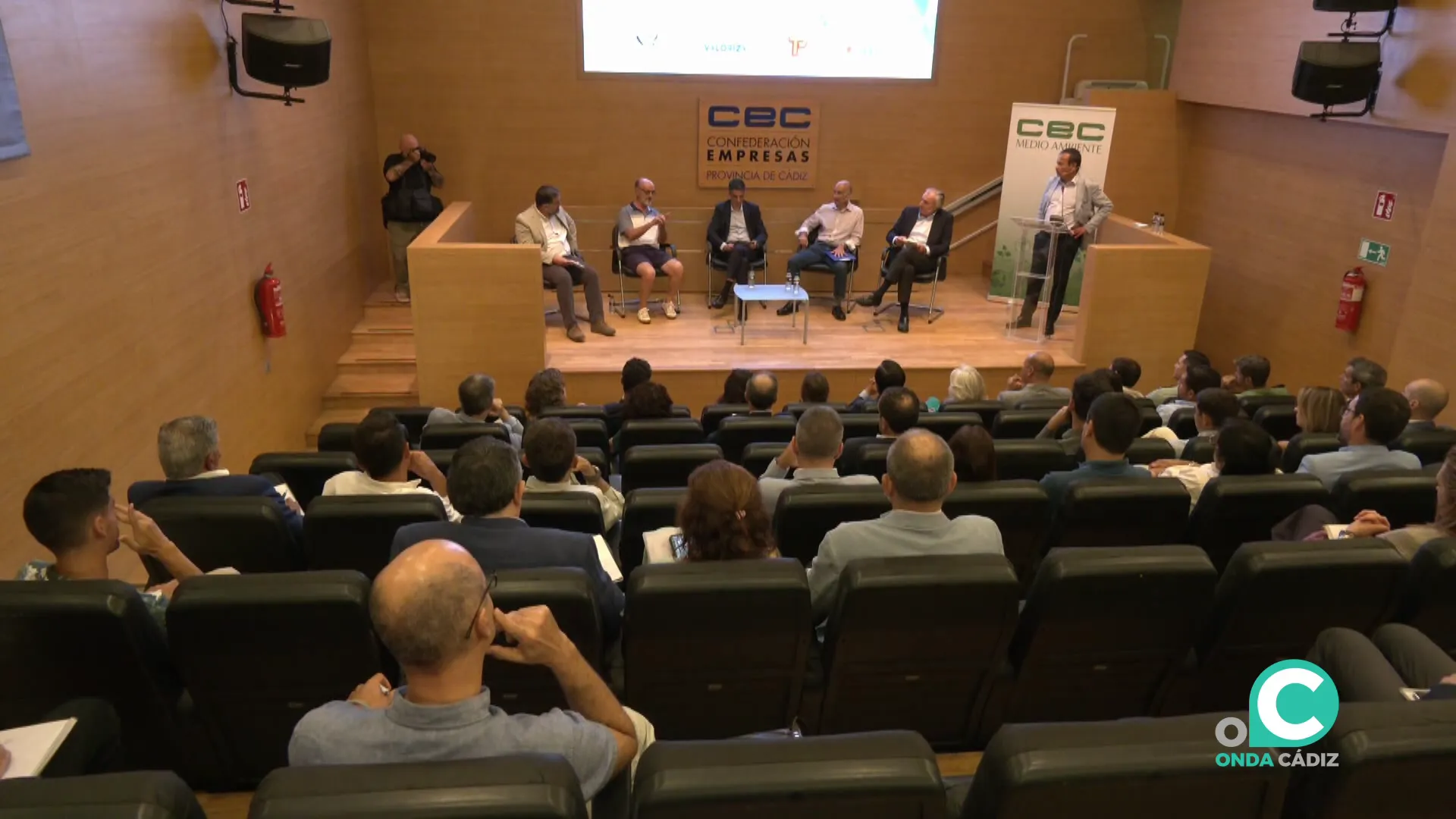 Una de las intervenciones durante el encuentro celebrado este martes en la capital gaditana Una de las intervenciones durante el encuentro celebrado este martes en la capital gaditana