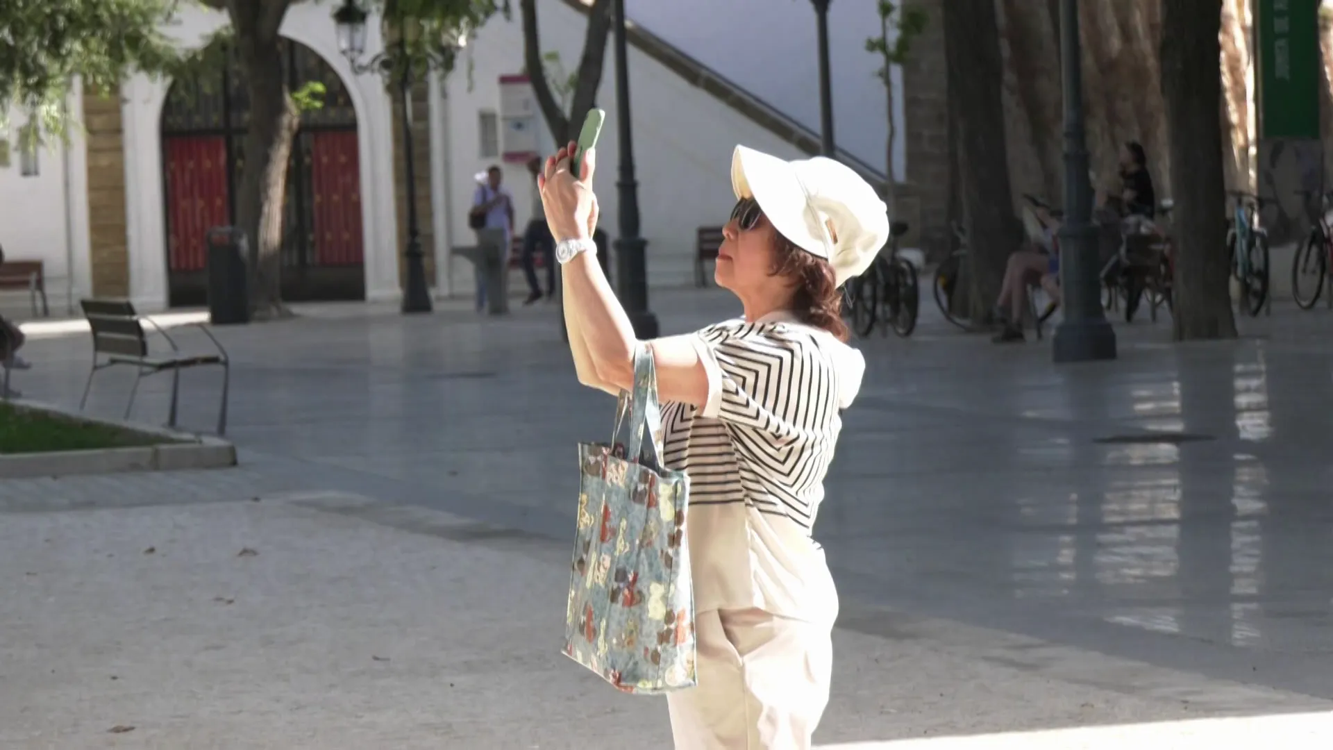 Una turista en la plaza de España en una imagen de archivo