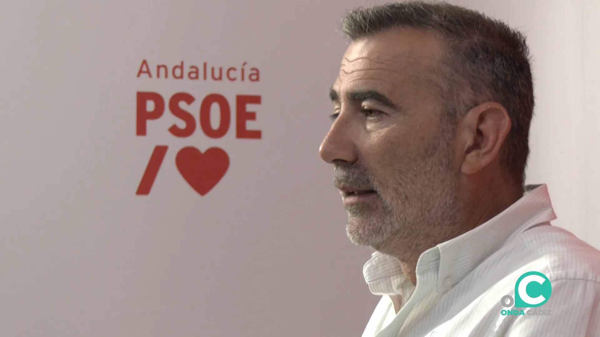 El dirigente socialista durante su intervención en la rueda de prensa de este martes El dirigente socialista durante su intervención en la rueda de prensa de este martes