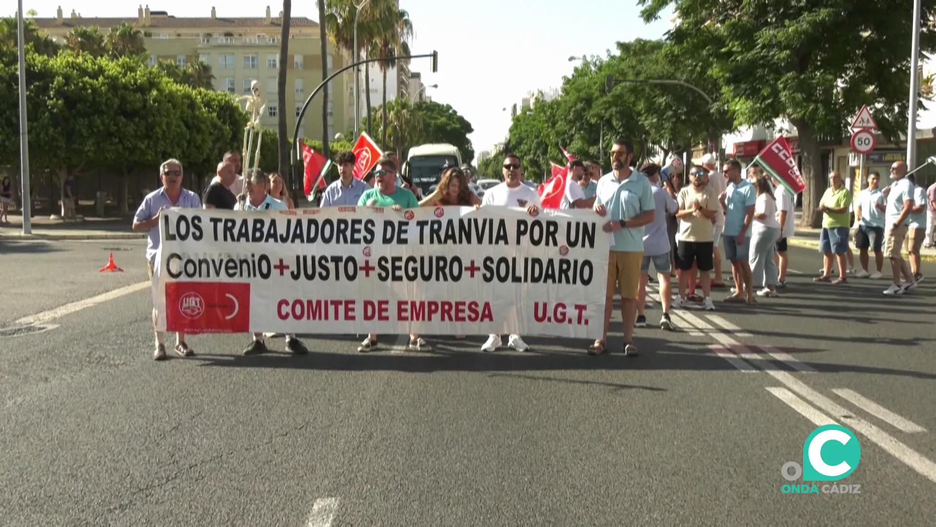 Marcha de protesta de lso trabajadores este lunes por la avenida principal de la capital gaditana Marcha de protesta de lso trabajadores este lunes por la avenida principal de la capital gaditana
