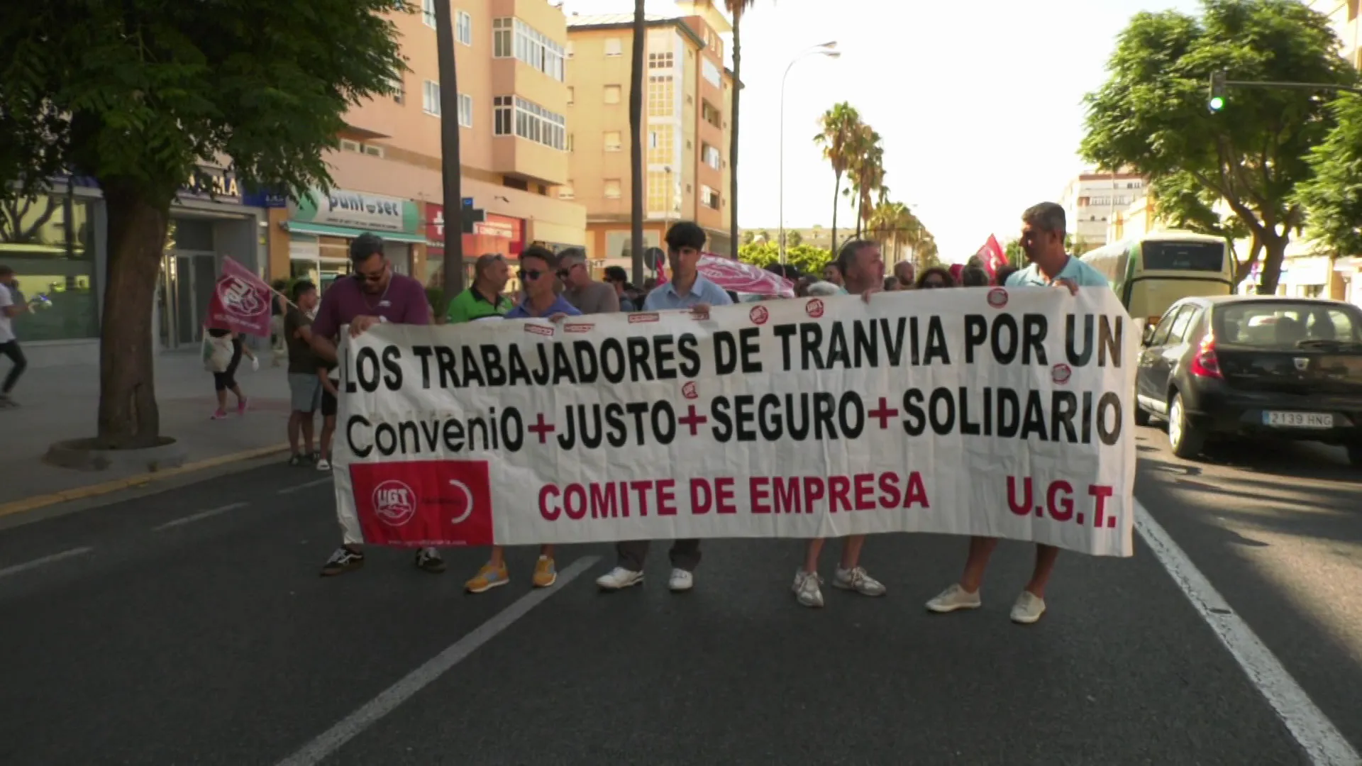 Marcha de los trabajadores efectuada este jueves por la avenida de la capital gaditana Marcha de los trabajadores efectuada este jueves por la avenida de la capital gaditana