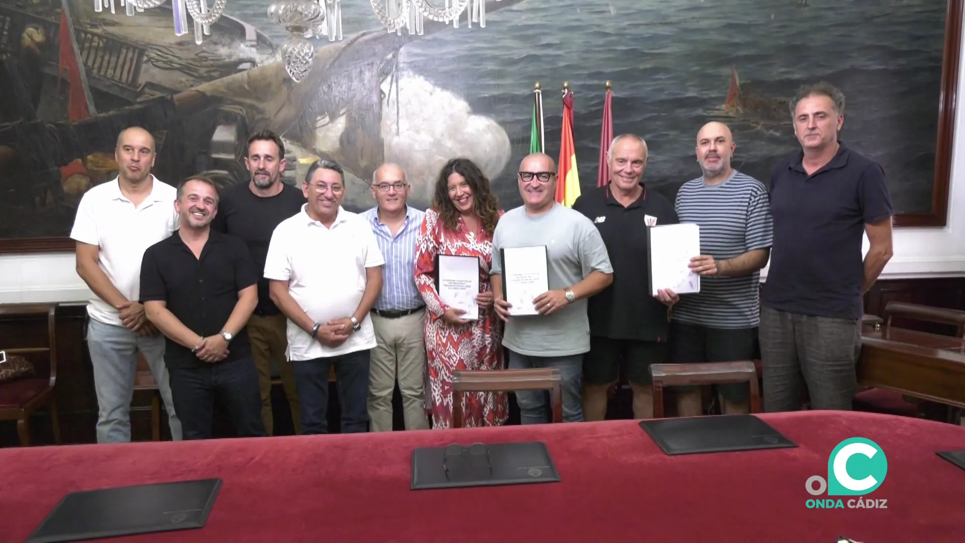 Representantes de trabajadores y del Ayuntamiento tras la rúbrica Representantes de trabajadores y del Ayuntamiento tras la rúbrica