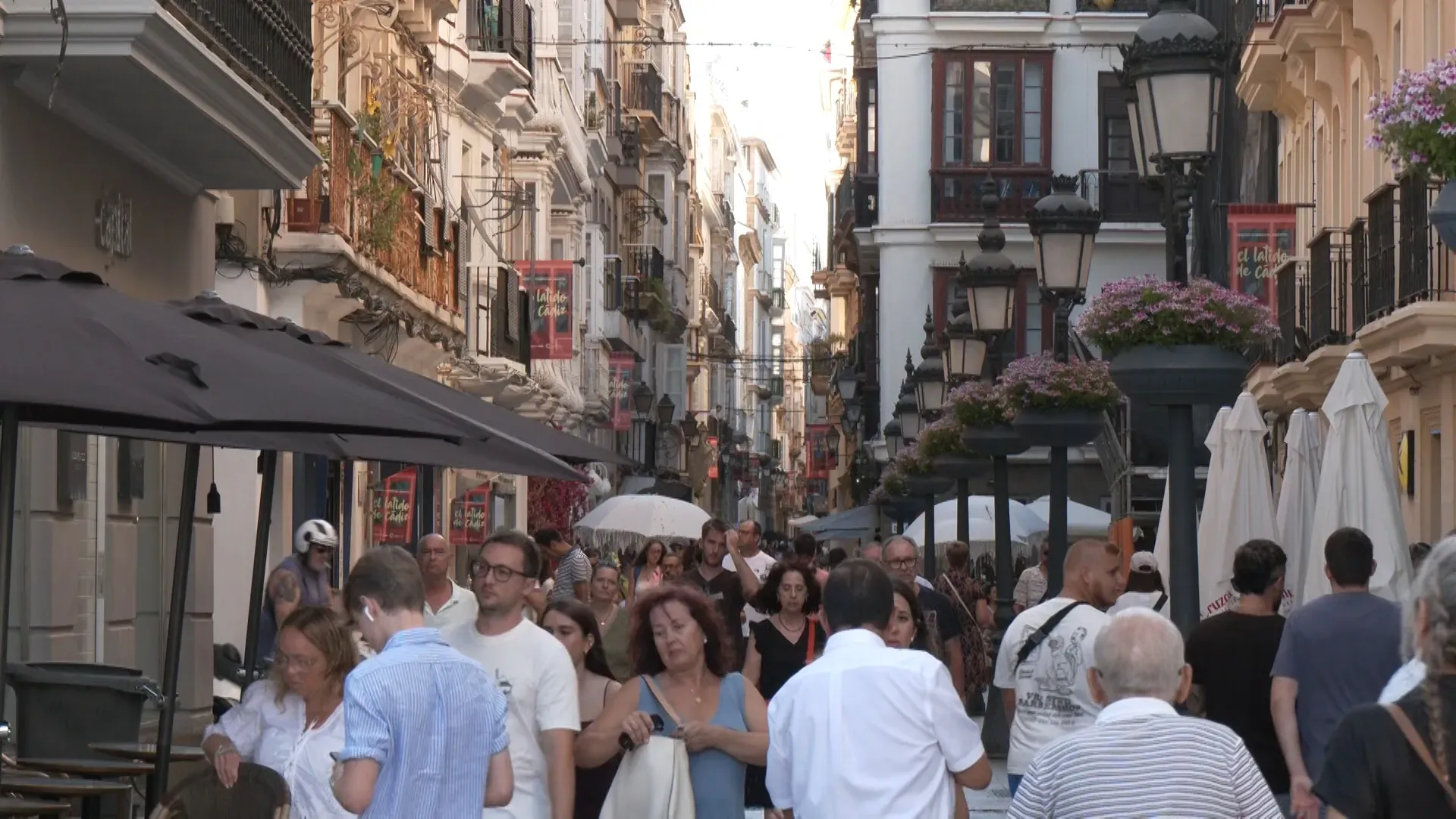 Gente en la calle Nueva Gente en la calle Nueva