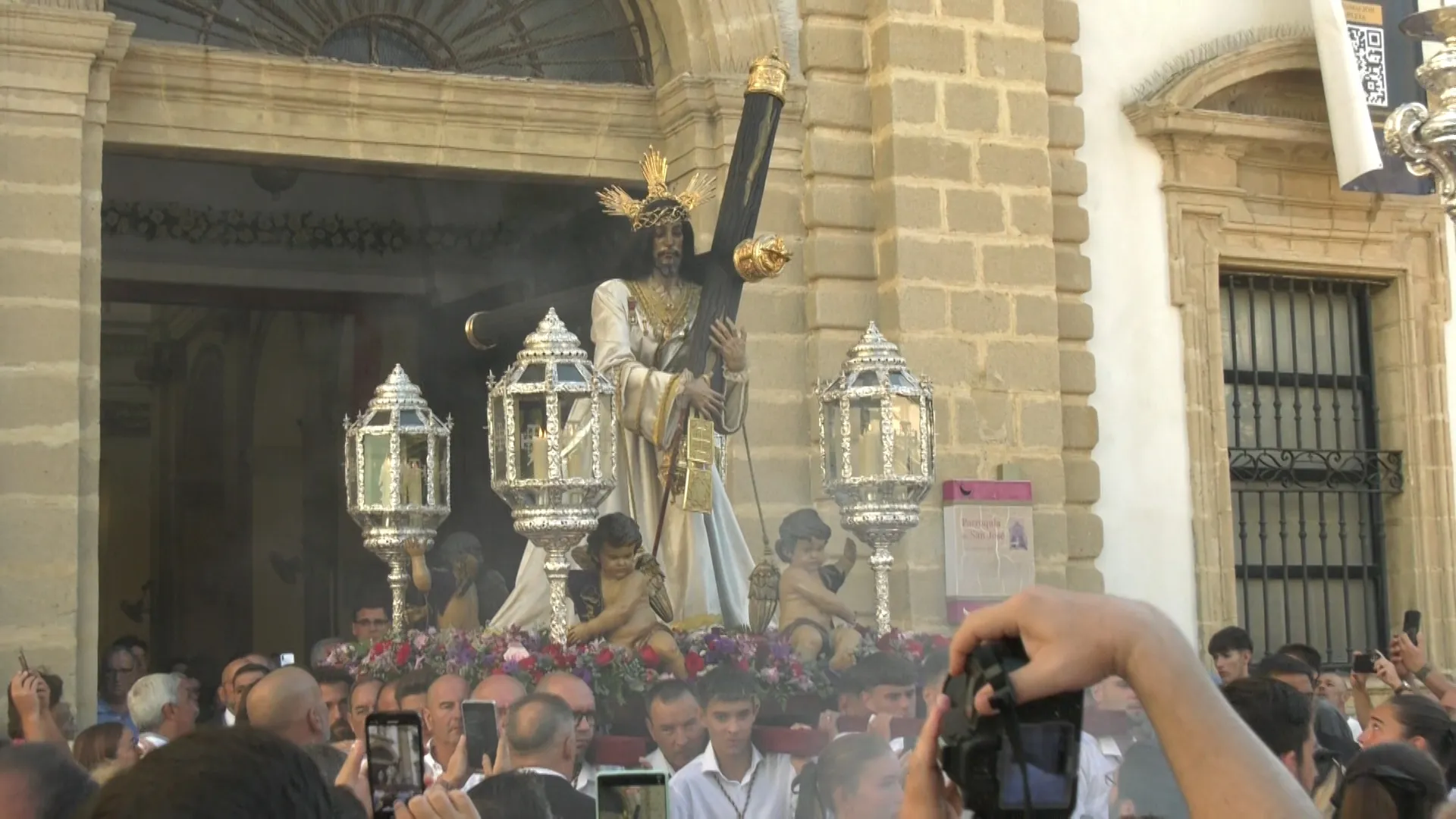 El Nazareno saliendo de la Iglesia de San José El Nazareno saliendo de la Iglesia de San José