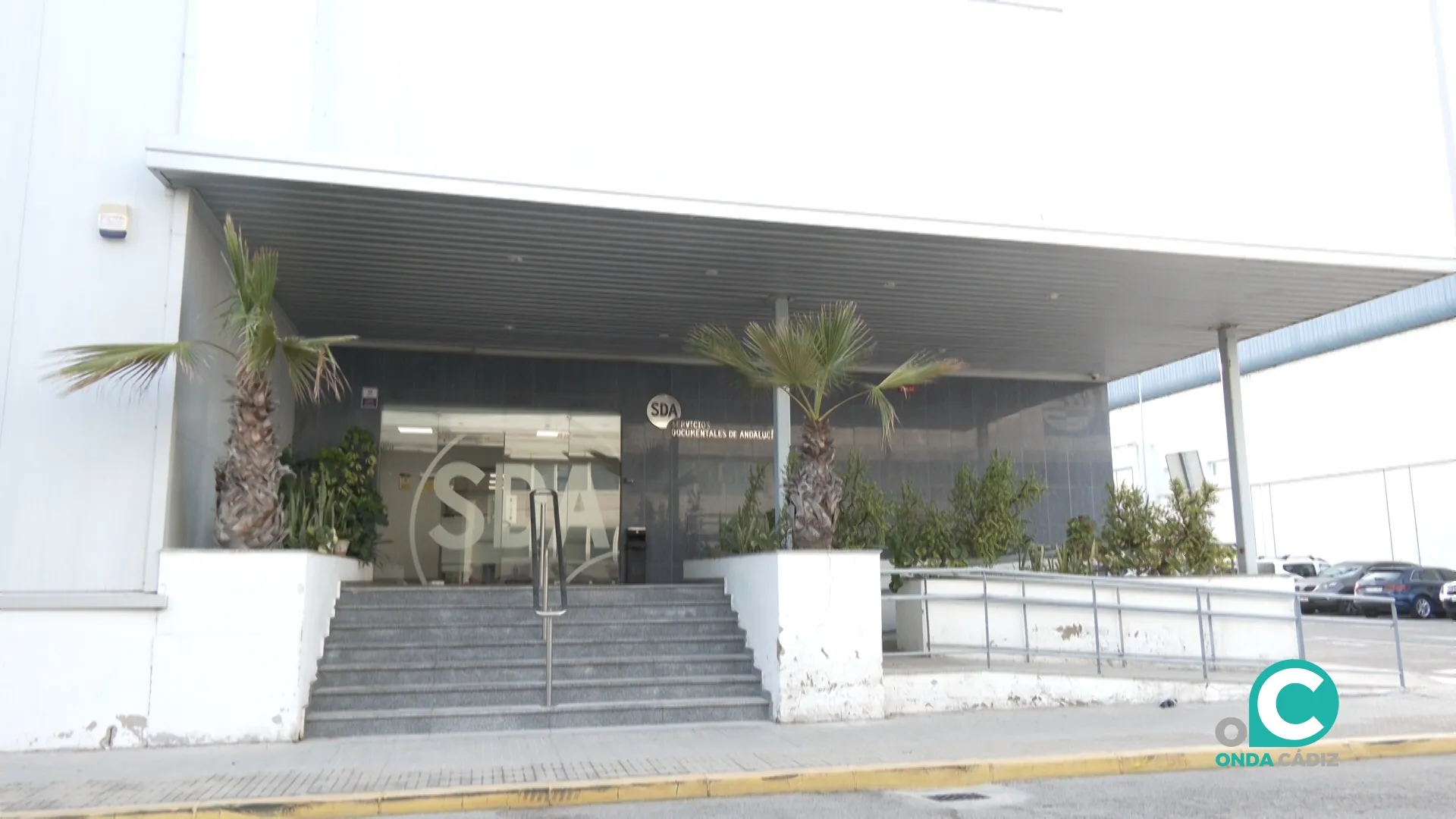 Entrada de la nave de los Servicios Documentales de Andalucía en Zona Franca de Cádiz. Entrada de la nave de los Servicios Documentales de Andalucía en Zona Franca de Cádiz.
