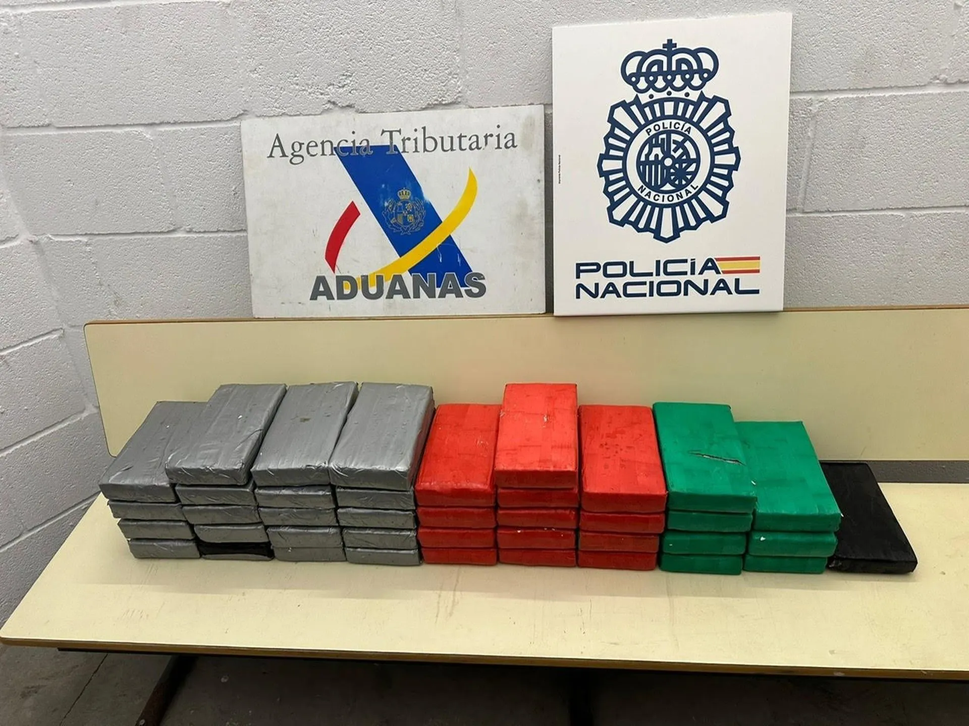 Geénero incautado durante la intervención policial Geénero incautado durante la intervención policial