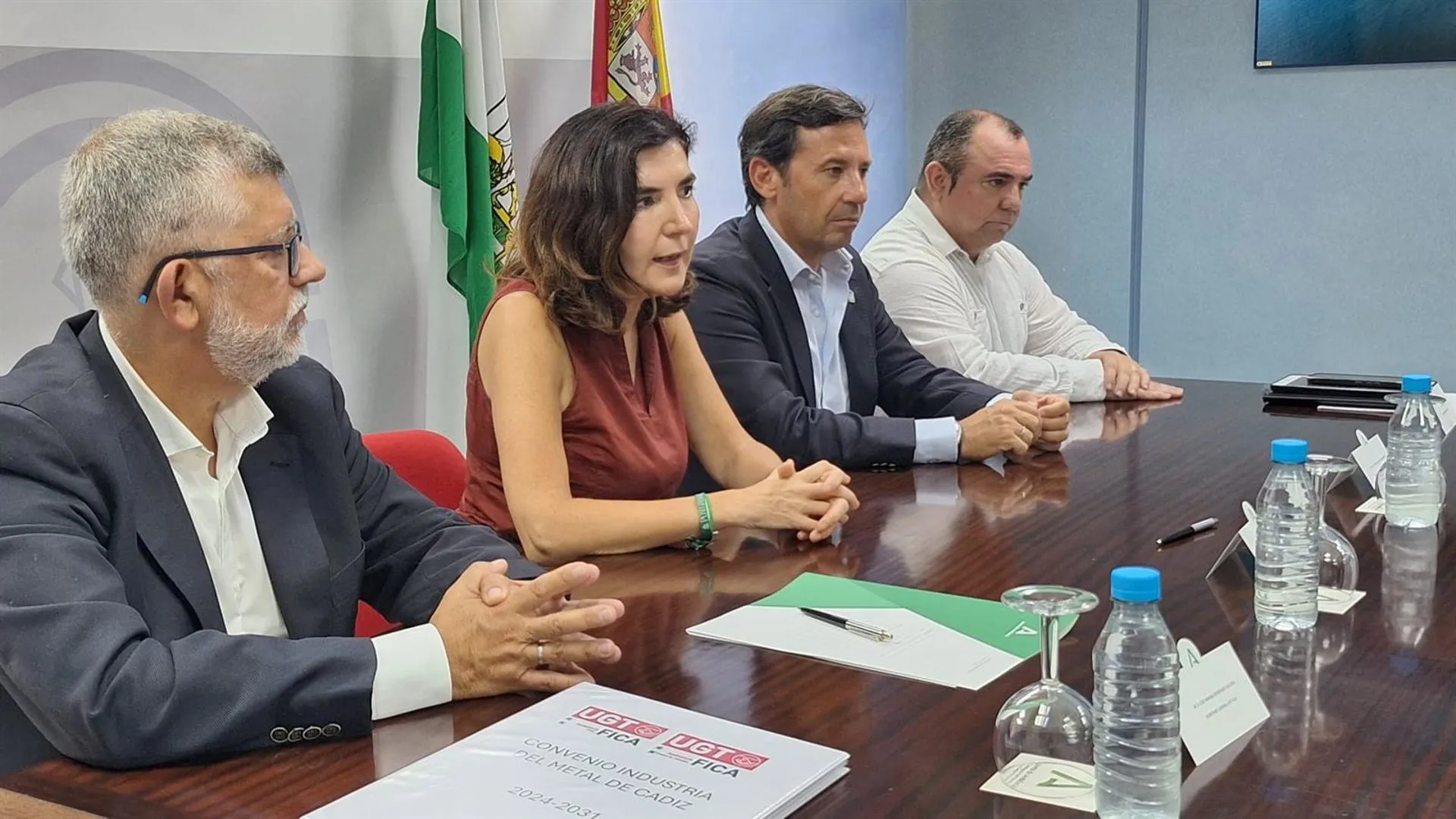 La consejera de Empleo, Empresa y Trabajo Autónomo, Rocío Blanco, preside la firma del nuevo convenio del metal de la provincia de Cádiz junto a representantes de la patronal Femca y del sindicado UGT FICA. La consejera de Empleo, Empresa y Trabajo Autónomo, Rocío Blanco, preside la firma del nuevo convenio del metal de la provincia de Cádiz junto a representantes de la patronal Femca y del sindicado UGT FICA.