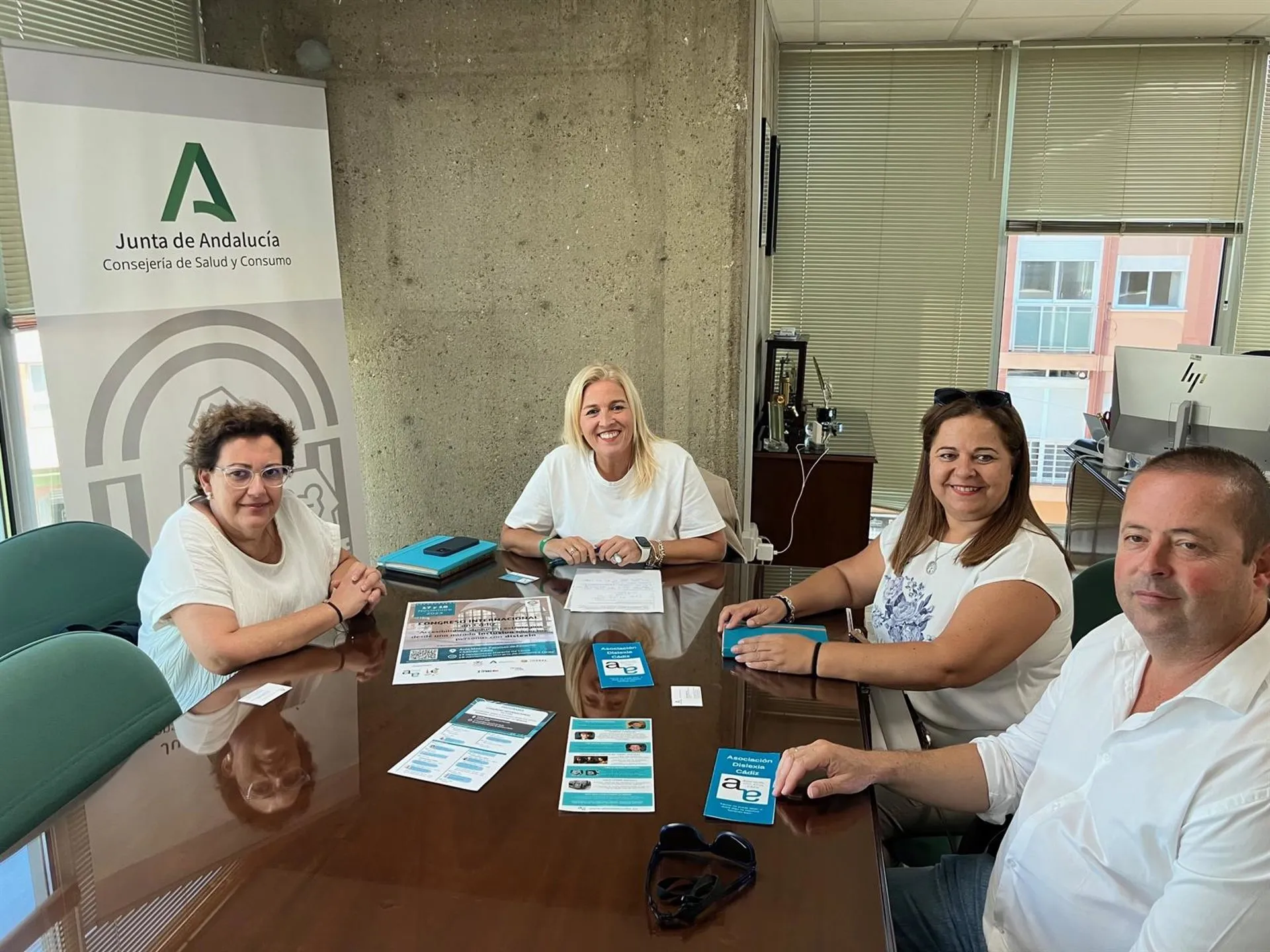 Eva Pajares en una reunión con la Asociación Dislexia Cádiz. ...
