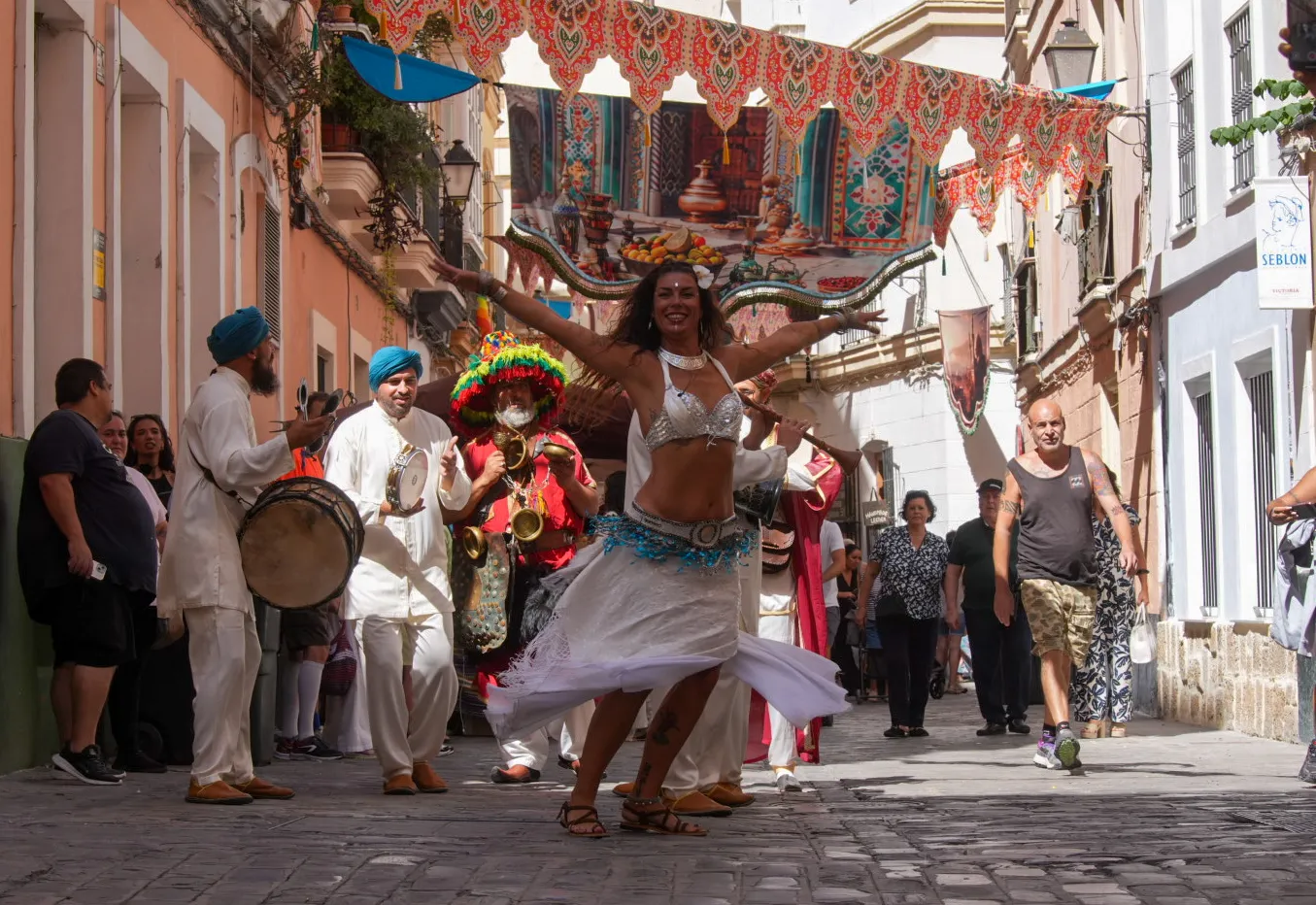 Bailes y danzas amenizaron la primera jornada de esta cita