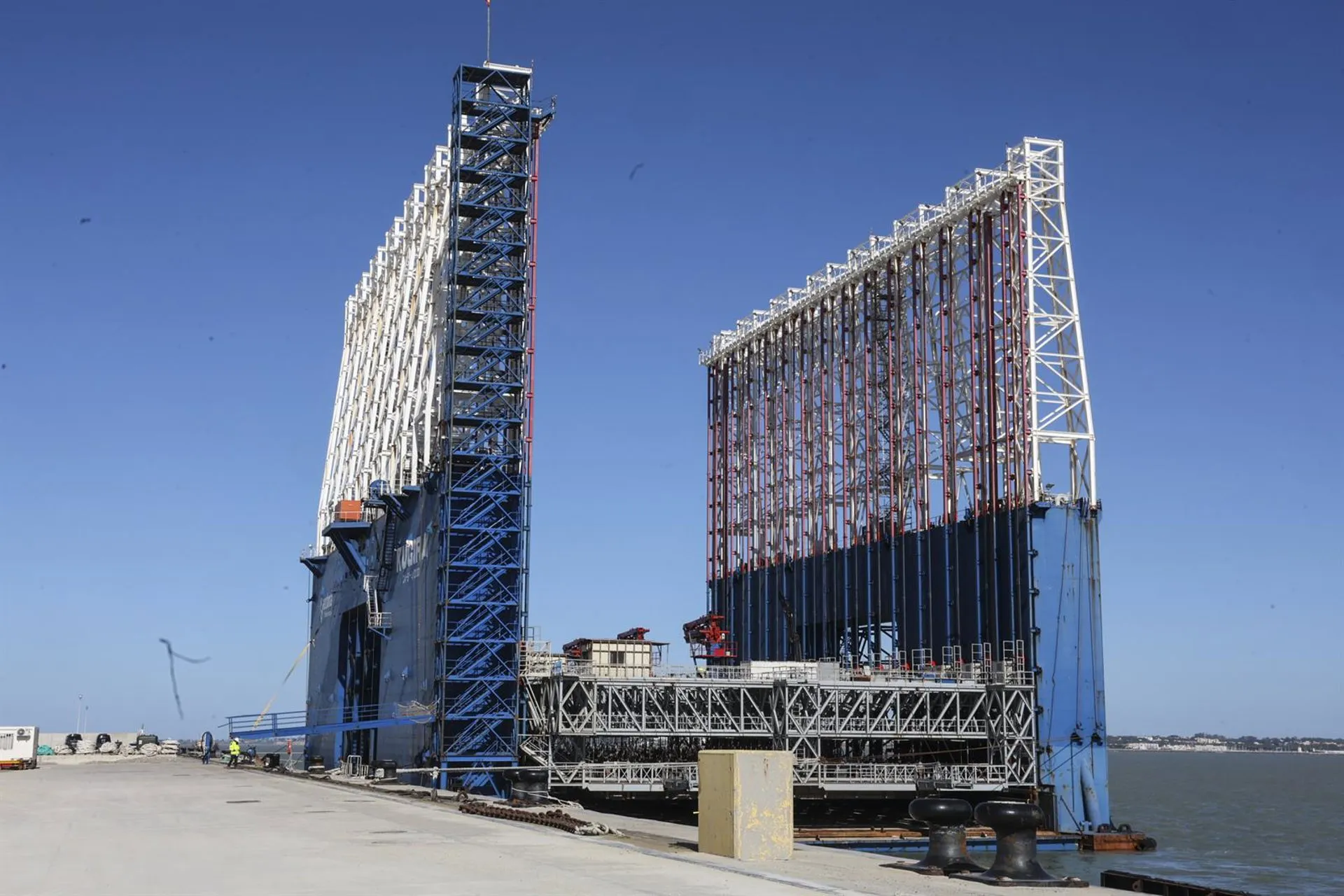Obras de construcción de la fase II de la Nueva Terminal de Contenedores del Puerto de la Bahía de Cádiz Obras de construcción de la fase II de la Nueva Terminal de Contenedores del Puerto de la Bahía de Cádiz.