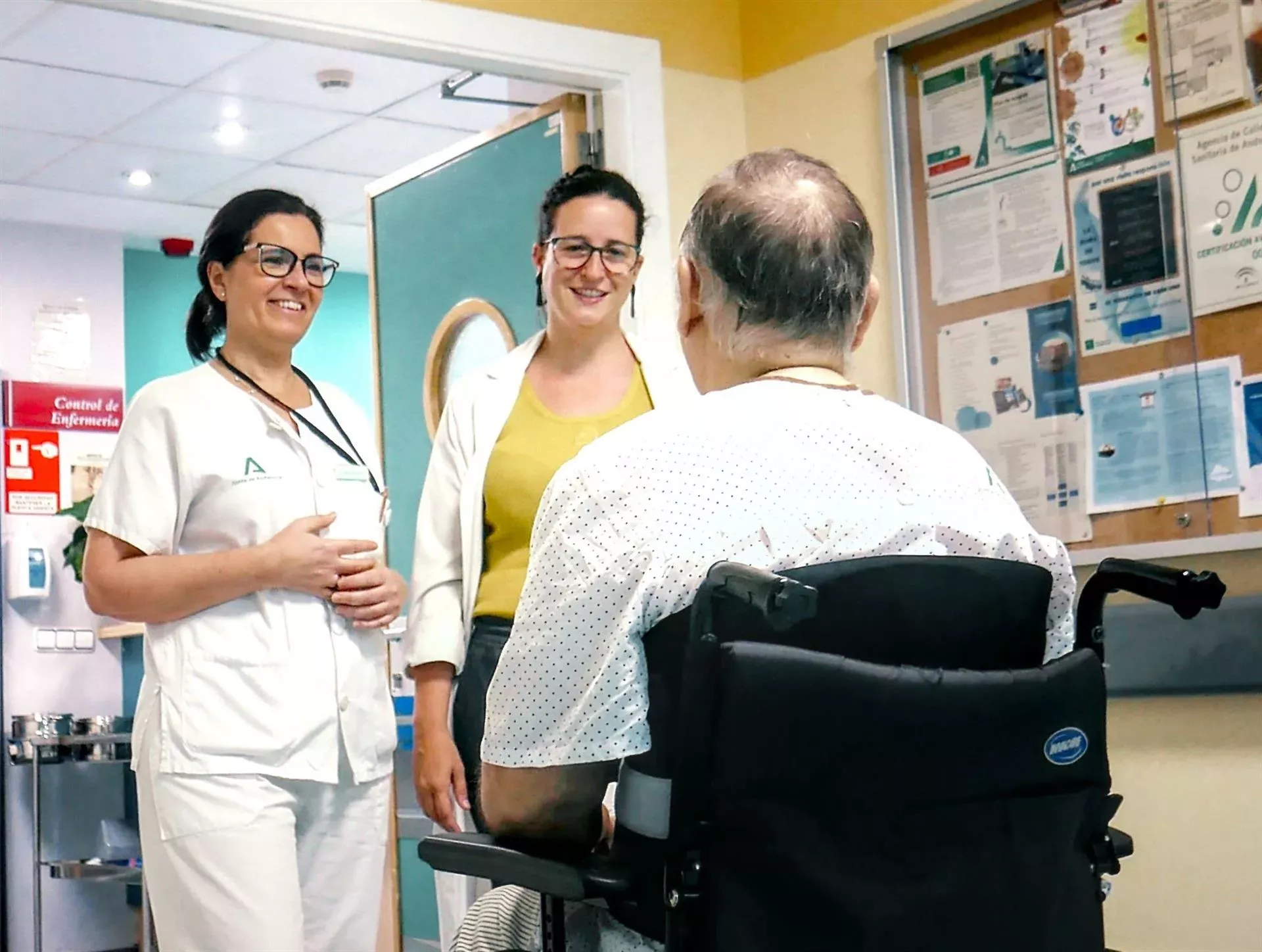 El SAS refuerza su personal sanitario durante los meses de verano. ...