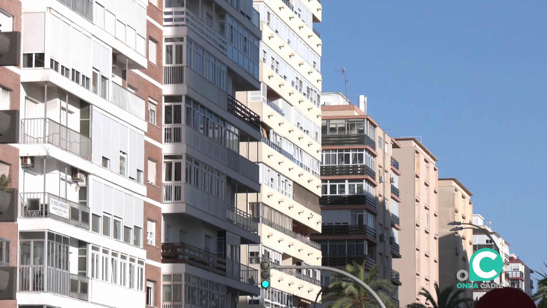 Edificios en la zona de la avenida en la capital gaditana Edificios en la zona de la avenida en la capital gaditana