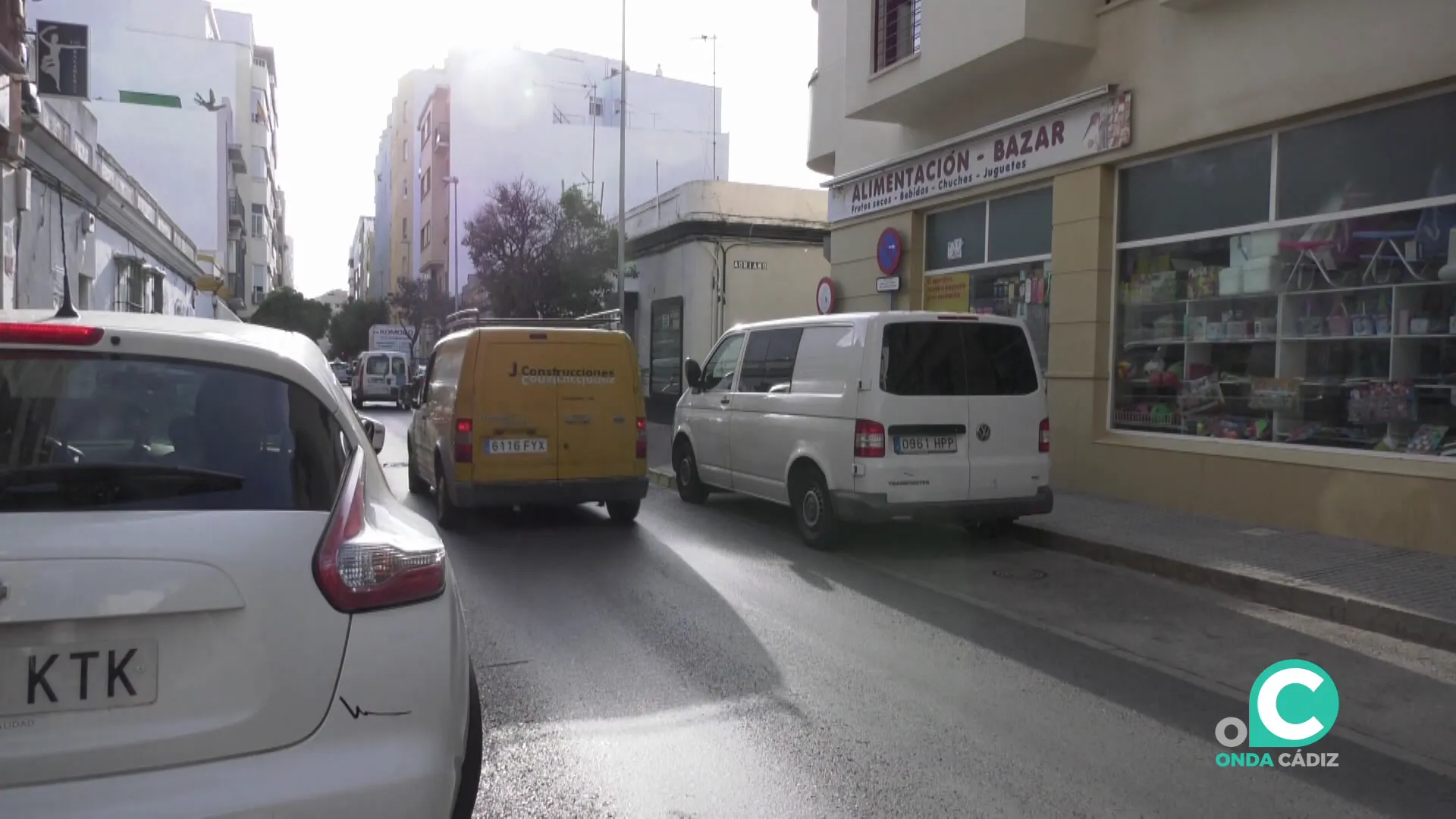 Vehículos circulando por la avenida de Portugal en una imagen de archivo Vehículos circulando por la avenida de Portugal en una imagen de archivo