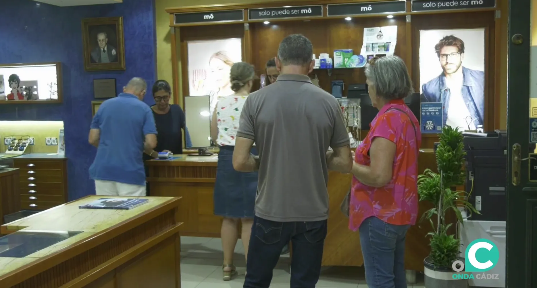 Clientes en un establecimiento del centro de la ciudad