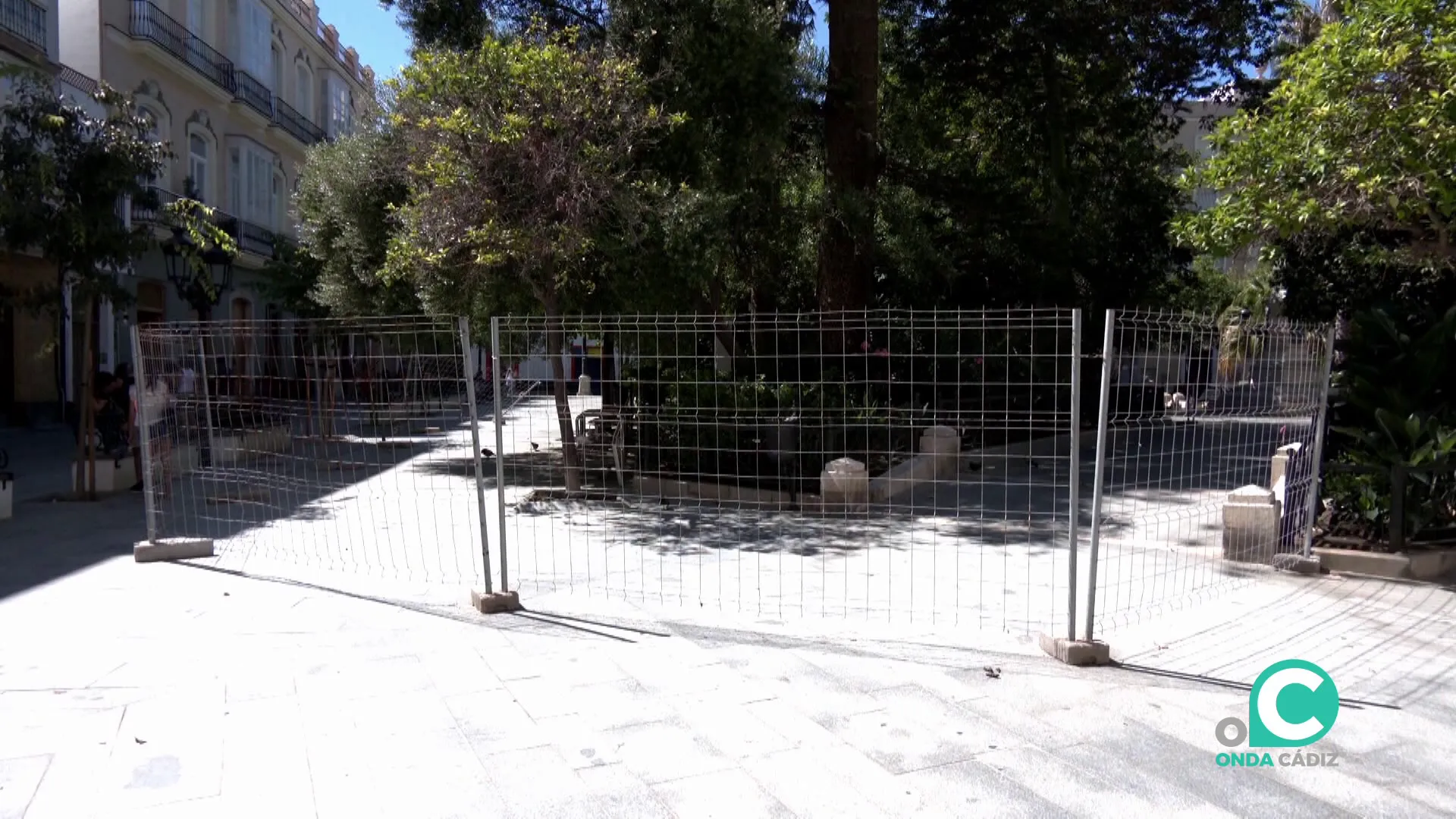 Rejas de separación en el espacio céntrico de la ciudad Rejas de separación en el espacio céntrico de la ciudad