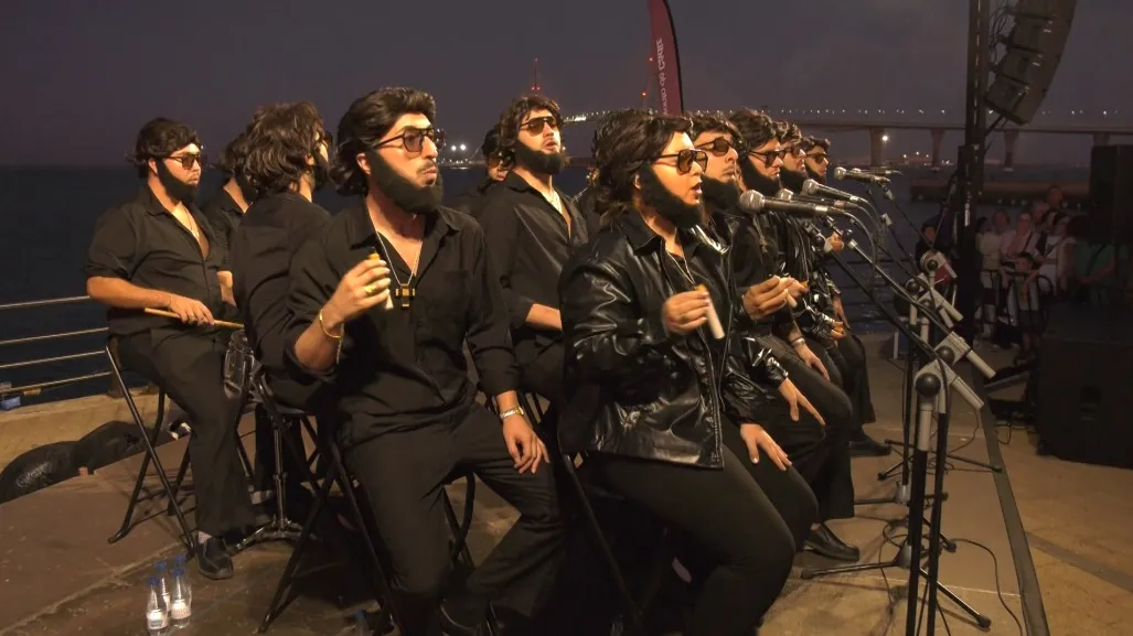 'Los calaítas' abrieron la nueva noche de coplas en la race village. Las coplas del Carnaval de Cádiz han vuelto a escucharse en la Race Village de la Globe 40.