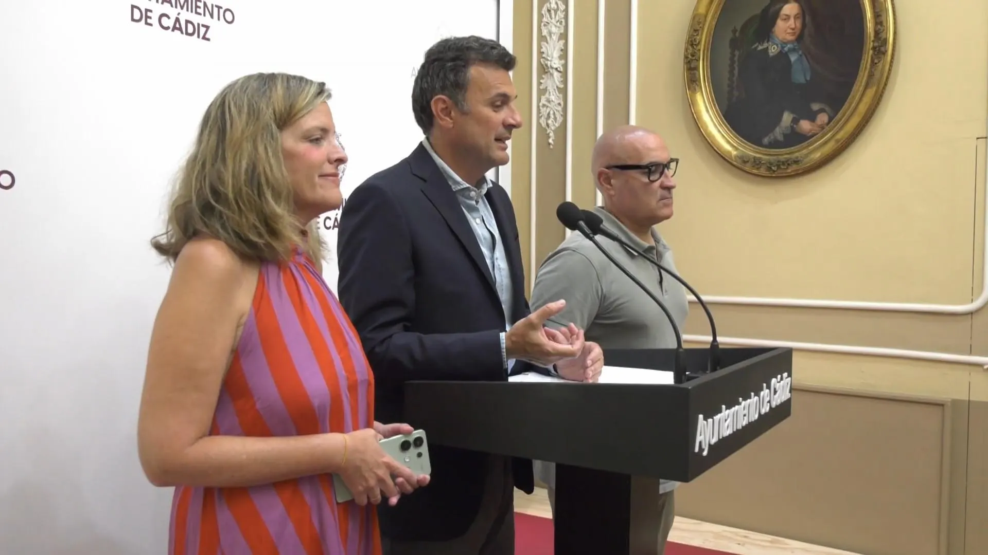 El alcalde de Cádiz, flanqueado por Maite González y José Carlos Teruel, durante la rueda de prensa posterior a la Junta de Gobierno local El alcalde de Cádiz, flanqueado por Maite González y José Carlos Teruel, durante la rueda de prensa posterior a la Junta de Gobierno local