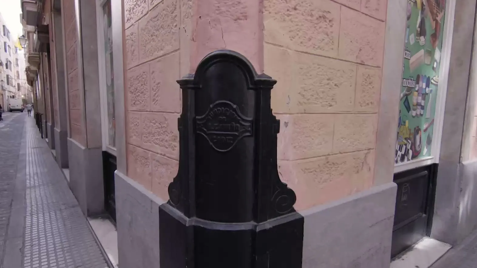 El Ayuntamiento de Cádiz inicia una campaña de recuperación de los guardacantones Se actuará en distintas zonas del casco histórico de la ciudad