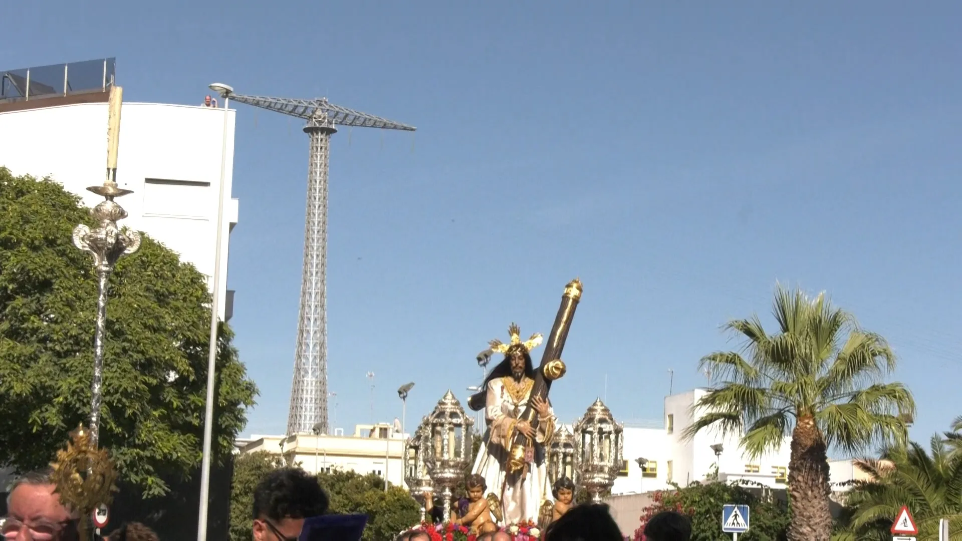 La imagen del Nazareno en Parihuela, recorrió este jueves el barrio de Puntales --