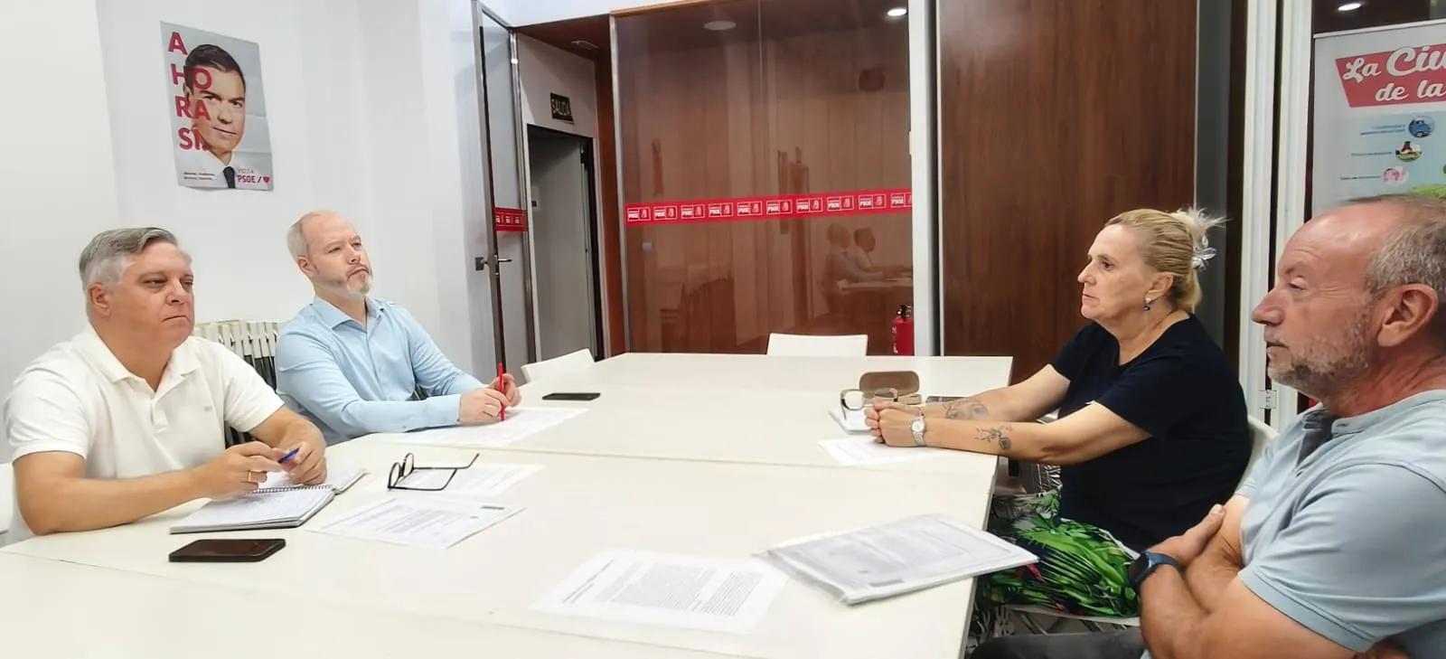 El portavoz del PSOE, Óscar Torres, se ha reunido con el comité de empresas de Parques y Jardines Los socialistas han denunciado que el Ayuntamiento de Cádiz no cumple los acuerdos de igualdad de género